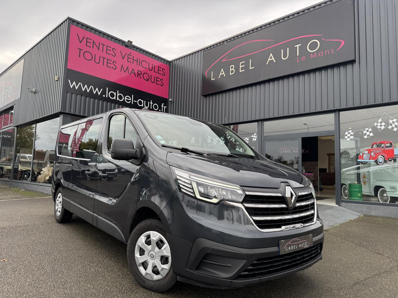 RENAULT Trafic L2 2.0 Energy dCi - 150 - S&S III COMBI Combi Zen L2H1 PHASE 3 - Autre matériel: photos 2 RENAULT Trafic L2 2.0 Energy dCi - 150 - S&S III COMBI Combi Zen L2H1 PHASE 3 - Autre matériel: photos 2