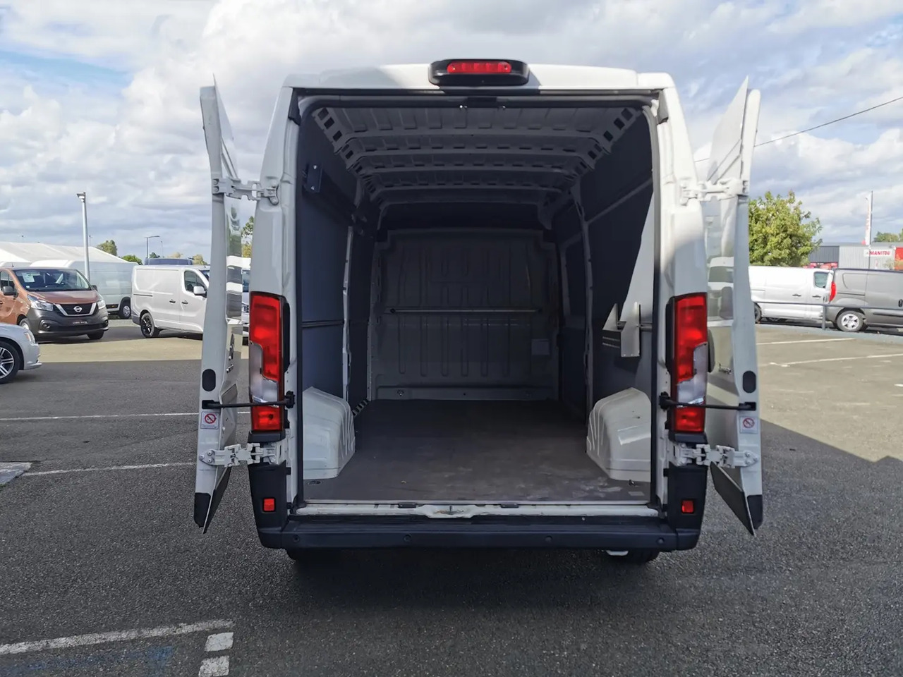 Citroen Jumper 35 L3H2 2.2 BLUEHDI 140 S&S CLUB - Fourgon utilitaire: photos 3 Citroen Jumper 35 L3H2 2.2 BLUEHDI 140 S&S CLUB - Fourgon utilitaire: photos 3