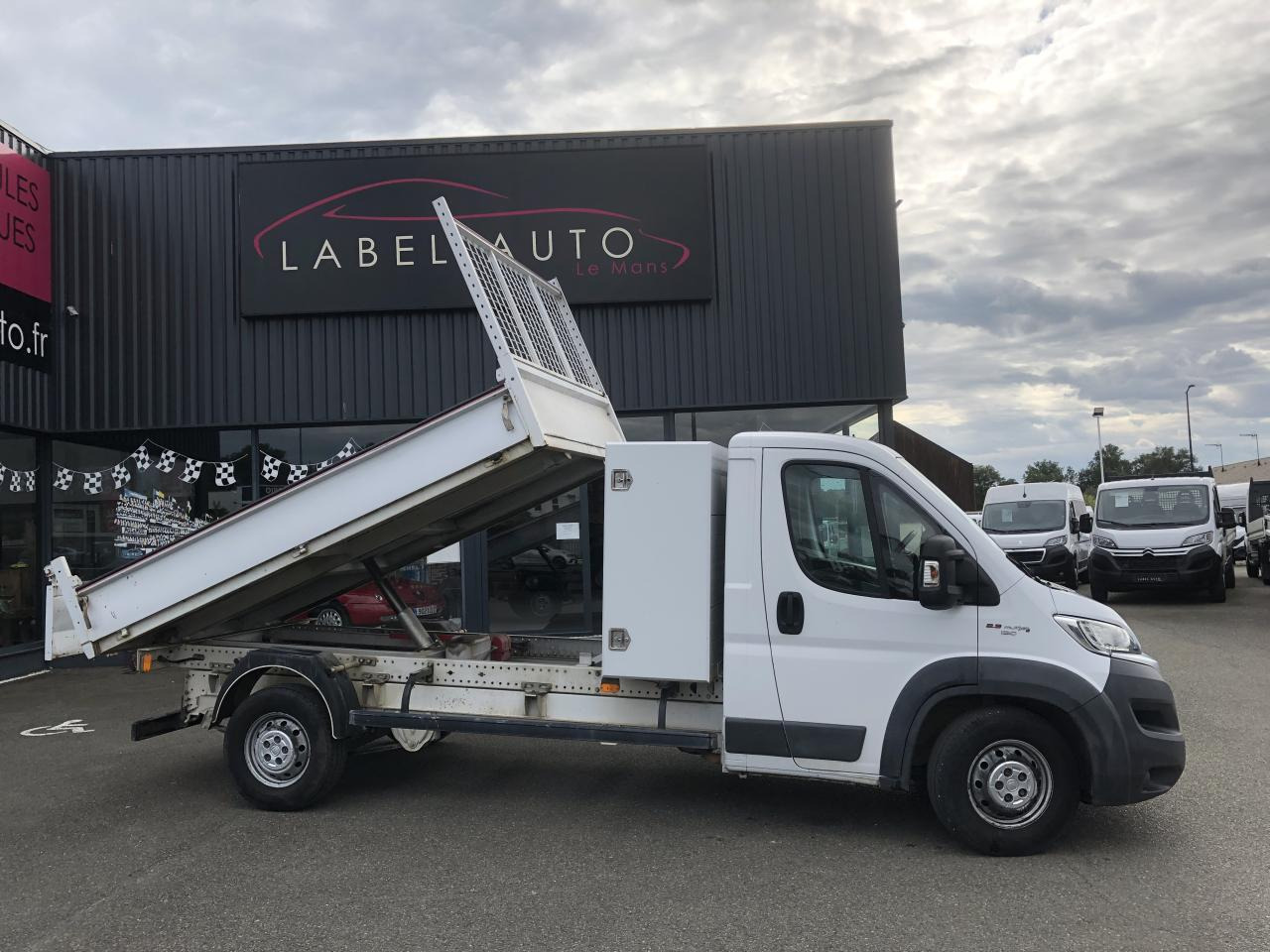 FIAT DUCATO 3T5 MAXI BENNE + COFFRE 2.3 JTD 130 CH PACK PRO NAV - Véhicule utilitaire benne: photos 1 FIAT DUCATO 3T5 MAXI BENNE + COFFRE 2.3 JTD 130 CH PACK PRO NAV - Véhicule utilitaire benne: photos 1