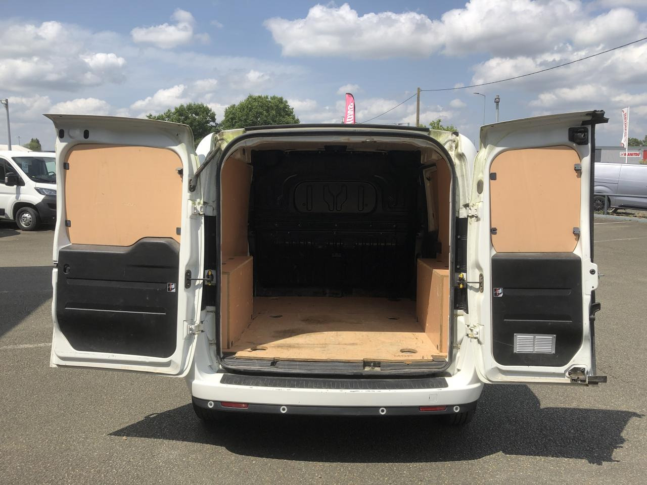 FIAT doblo 1.3 MULTIJET 95CH PACK PROFESSIONAL TRIO E6 - Fourgon utilitaire: photos 2 FIAT doblo 1.3 MULTIJET 95CH PACK PROFESSIONAL TRIO E6 - Fourgon utilitaire: photos 2
