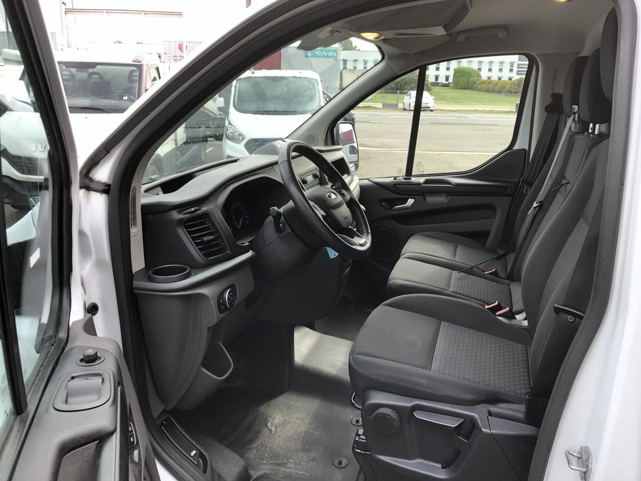FORD TRANSIT CUSTOM FOURGON 130CH 300 L1H1 Trend Business - Fourgon utilitaire: photos 4 FORD TRANSIT CUSTOM FOURGON 130CH 300 L1H1 Trend Business - Fourgon utilitaire: photos 4