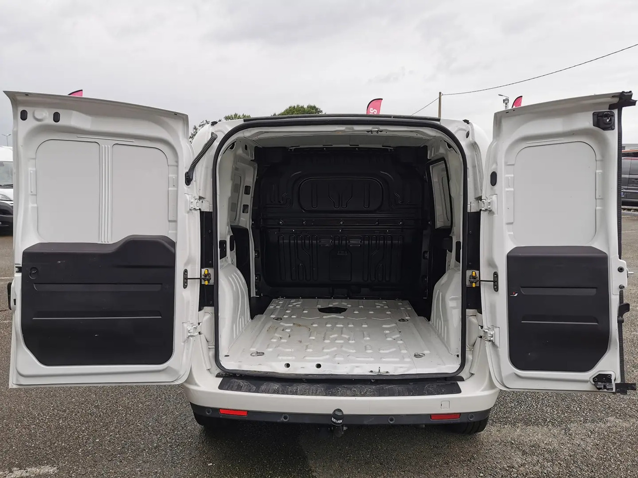 Fiat Doblo Cargo 1.3 MULTIJET 95CH PACK PRO NAV E6D - Fourgonnette: photos 3 Fiat Doblo Cargo 1.3 MULTIJET 95CH PACK PRO NAV E6D - Fourgonnette: photos 3