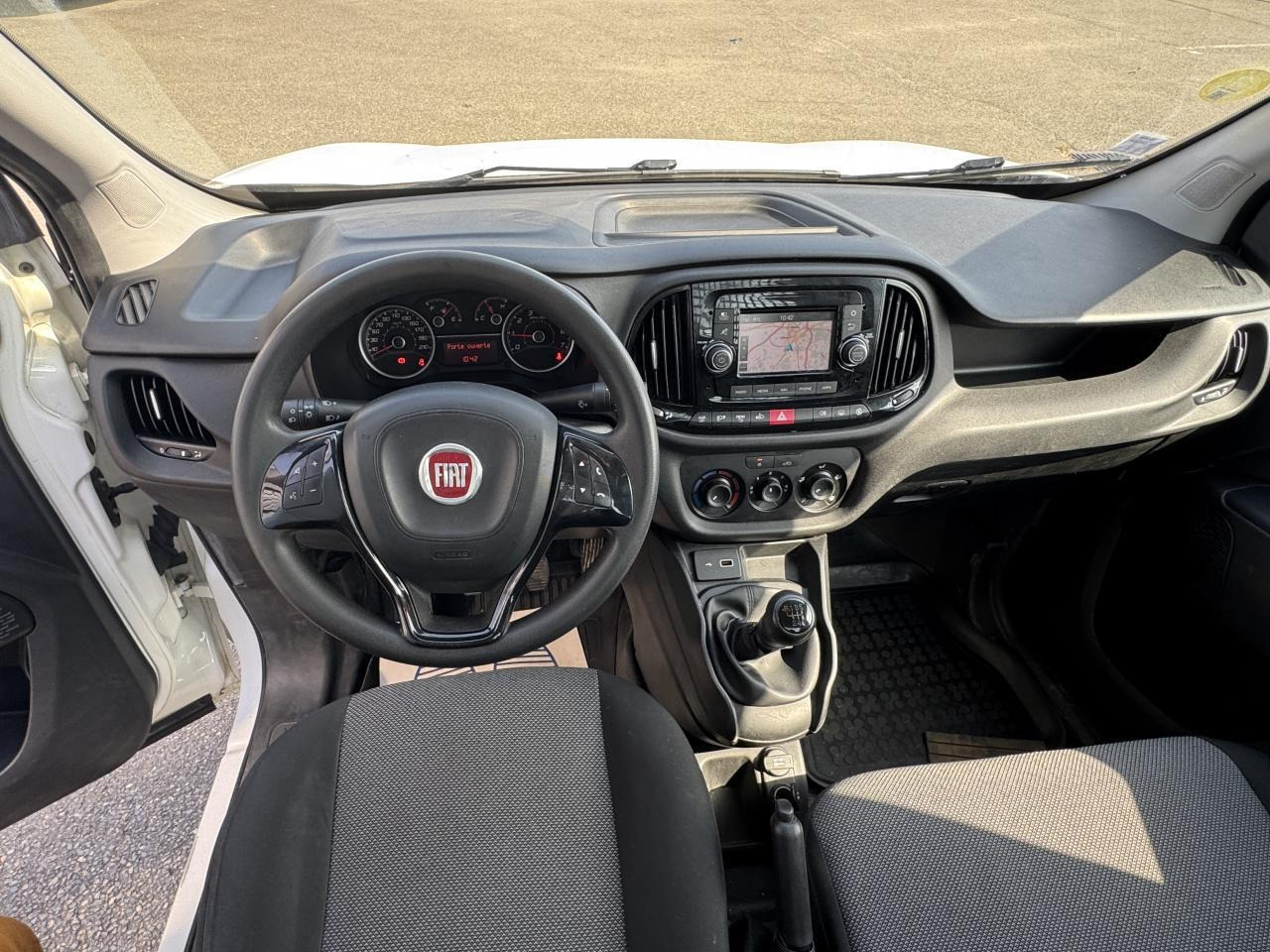 Fiat Doblo Cargo Cargo 1.6 Multijet 16V 105 ch WORK UP PLATEAU Pro Lounge - Fourgon plateau: photos 5 Fiat Doblo Cargo Cargo 1.6 Multijet 16V 105 ch WORK UP PLATEAU Pro Lounge - Fourgon plateau: photos 5