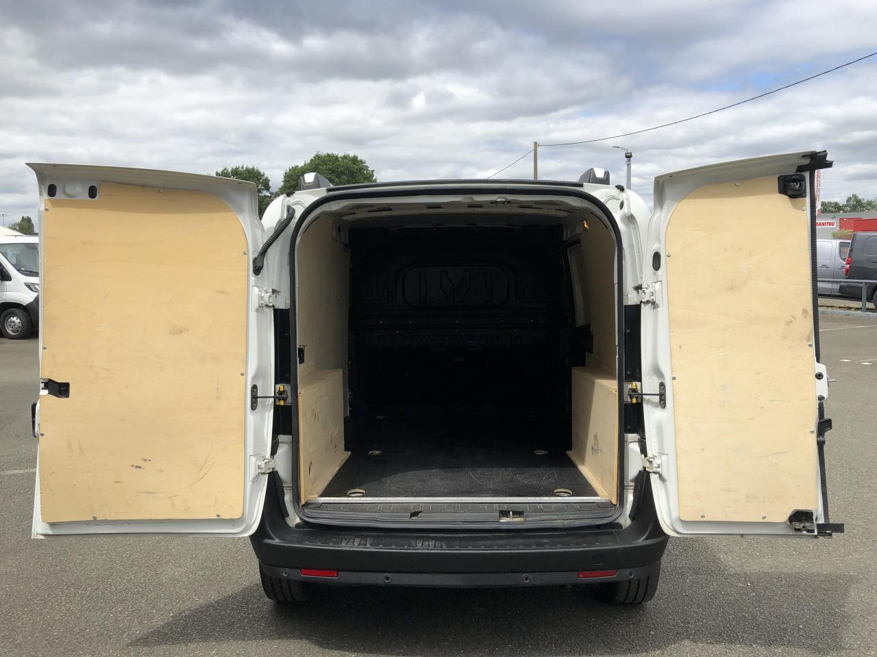 Fiat Doblo Cargo MAXI 1.6 MULTIJET 105CH 1005KG BUSINESS - Fourgon utilitaire: photos 2 Fiat Doblo Cargo MAXI 1.6 MULTIJET 105CH 1005KG BUSINESS - Fourgon utilitaire: photos 2