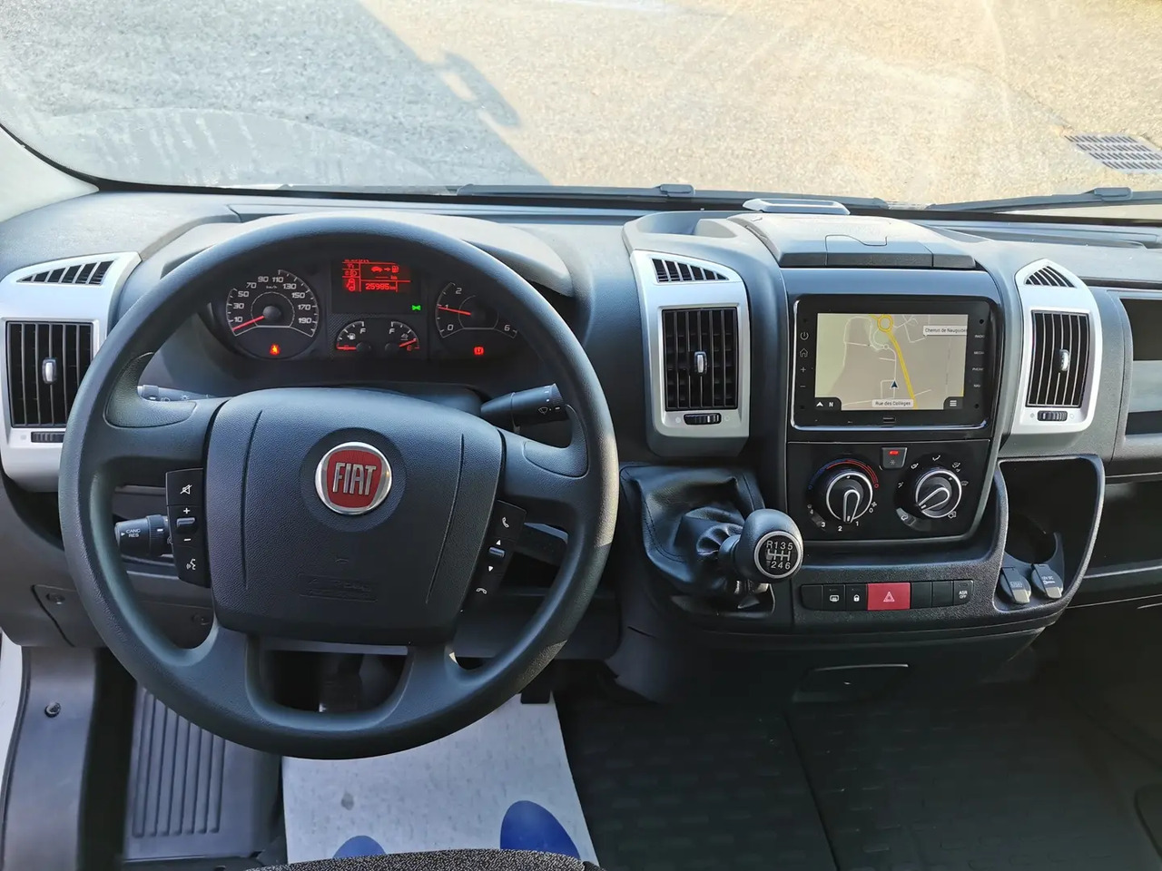 Fiat Ducato 3.5 L H3-POWER 140CH MAXI HEAVY DUTY CAISSE 20M³ + HAYON 750KG + AUVENT PACK PRO - Fourgon: photos 4 Fiat Ducato 3.5 L H3-POWER 140CH MAXI HEAVY DUTY CAISSE 20M³ + HAYON 750KG + AUVENT PACK PRO - Fourgon: photos 4