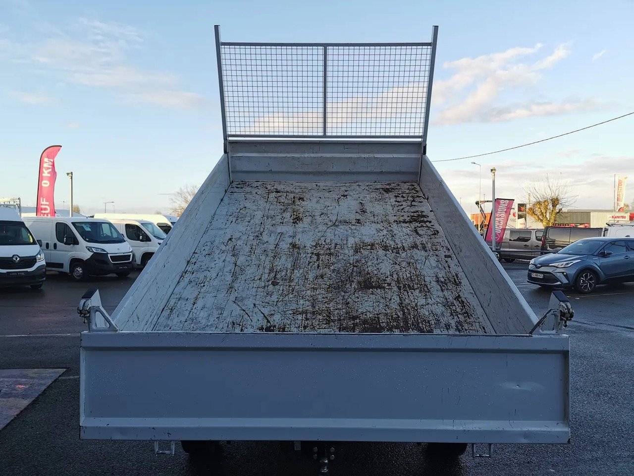 Fiat Ducato 3.5 MAXI L 2.3 MULTIJET 160CH ACIER PACK PRO NAV + COFFRE JPM E6D - Véhicule utilitaire benne: photos 4 Fiat Ducato 3.5 MAXI L 2.3 MULTIJET 160CH ACIER PACK PRO NAV + COFFRE JPM E6D - Véhicule utilitaire benne: photos 4