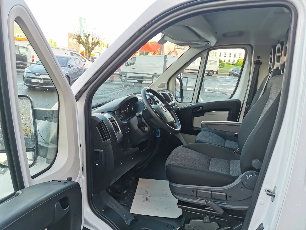 Fiat Ducato 3.5 MAXI L 2.3 MULTIJET 160CH ACIER PACK PRO NAV + COFFRE JPM E6D - Véhicule utilitaire benne: photos 5 Fiat Ducato 3.5 MAXI L 2.3 MULTIJET 160CH ACIER PACK PRO NAV + COFFRE JPM E6D - Véhicule utilitaire benne: photos 5