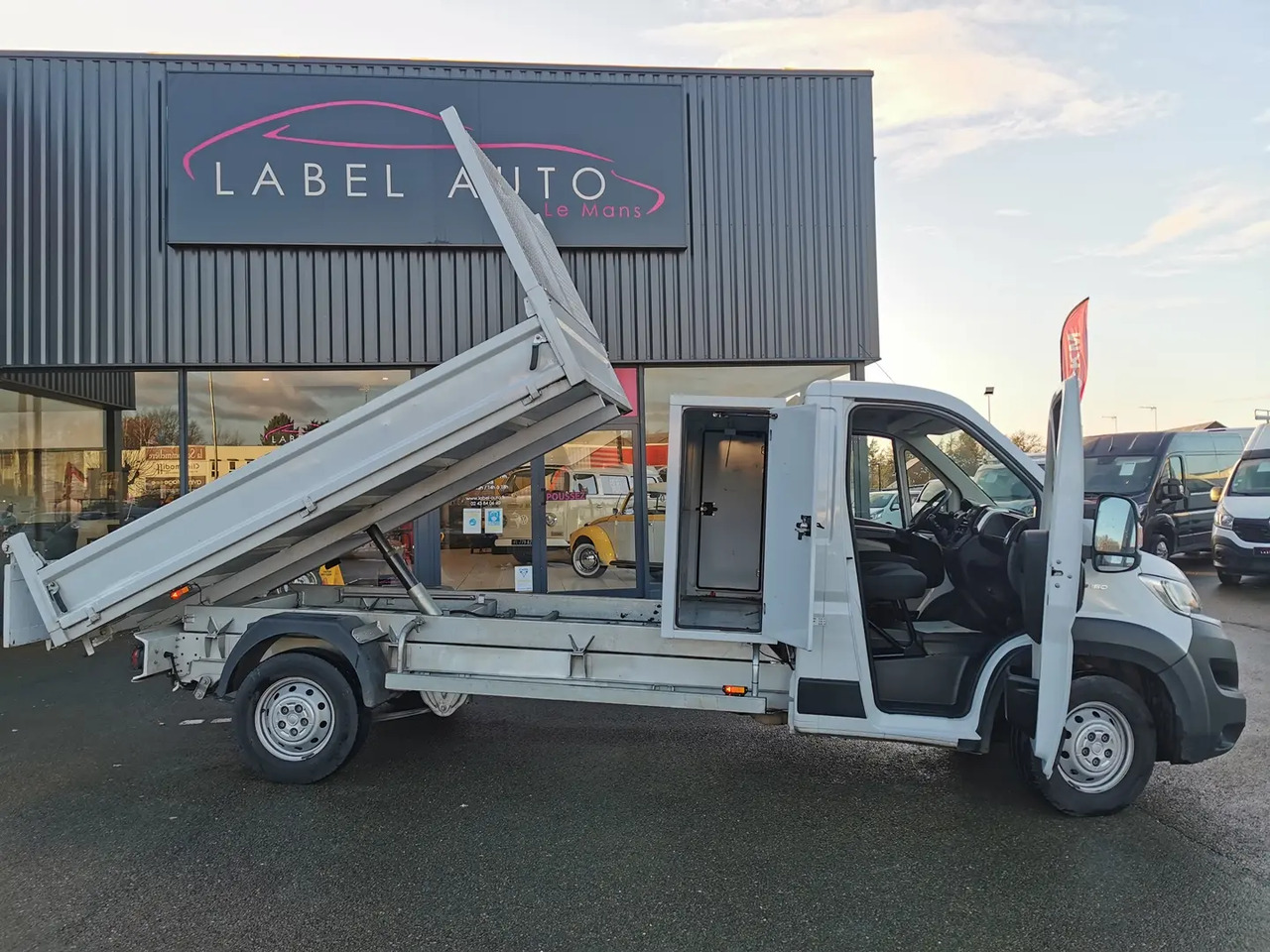 Fiat Ducato 3.5 MAXI L 2.3 MULTIJET 160CH ACIER PACK PRO NAV + COFFRE JPM E6D - Véhicule utilitaire benne: photos 1 Fiat Ducato 3.5 MAXI L 2.3 MULTIJET 160CH ACIER PACK PRO NAV + COFFRE JPM E6D - Véhicule utilitaire benne: photos 1