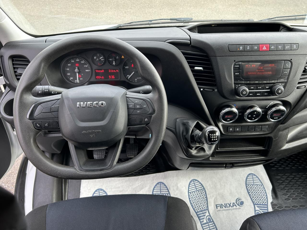 IVECO Daily 35 C 14 S&S (Quad-Leaf) CHASSIS CABINE 2014 35C/35S Chassis cabine 35 C Epmt.3.75 PHASE 3 - Véhicule utilitaire benne: photos 4 IVECO Daily 35 C 14 S&S (Quad-Leaf) CHASSIS CABINE 2014 35C/35S Chassis cabine 35 C Epmt.3.75 PHASE 3 - Véhicule utilitaire benne: photos 4