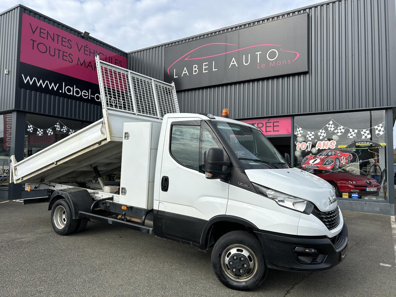 IVECO Daily 35 C 14 S&S (Quad-Leaf) CHASSIS CABINE 2014 35C/35S Chassis cabine 35 C Epmt.3.75 PHASE 3 - Véhicule utilitaire benne: photos 1 IVECO Daily 35 C 14 S&S (Quad-Leaf) CHASSIS CABINE 2014 35C/35S Chassis cabine 35 C Epmt.3.75 PHASE 3 - Véhicule utilitaire benne: photos 1