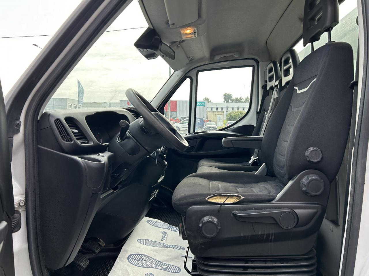 IVECO Daily 35 C 14 S&S (Quad-Leaf) CHASSIS CABINE 2014 35C/35S Chassis cabine 35 C Epmt.3.75 PHASE 3 - Véhicule utilitaire benne: photos 5 IVECO Daily 35 C 14 S&S (Quad-Leaf) CHASSIS CABINE 2014 35C/35S Chassis cabine 35 C Epmt.3.75 PHASE 3 - Véhicule utilitaire benne: photos 5