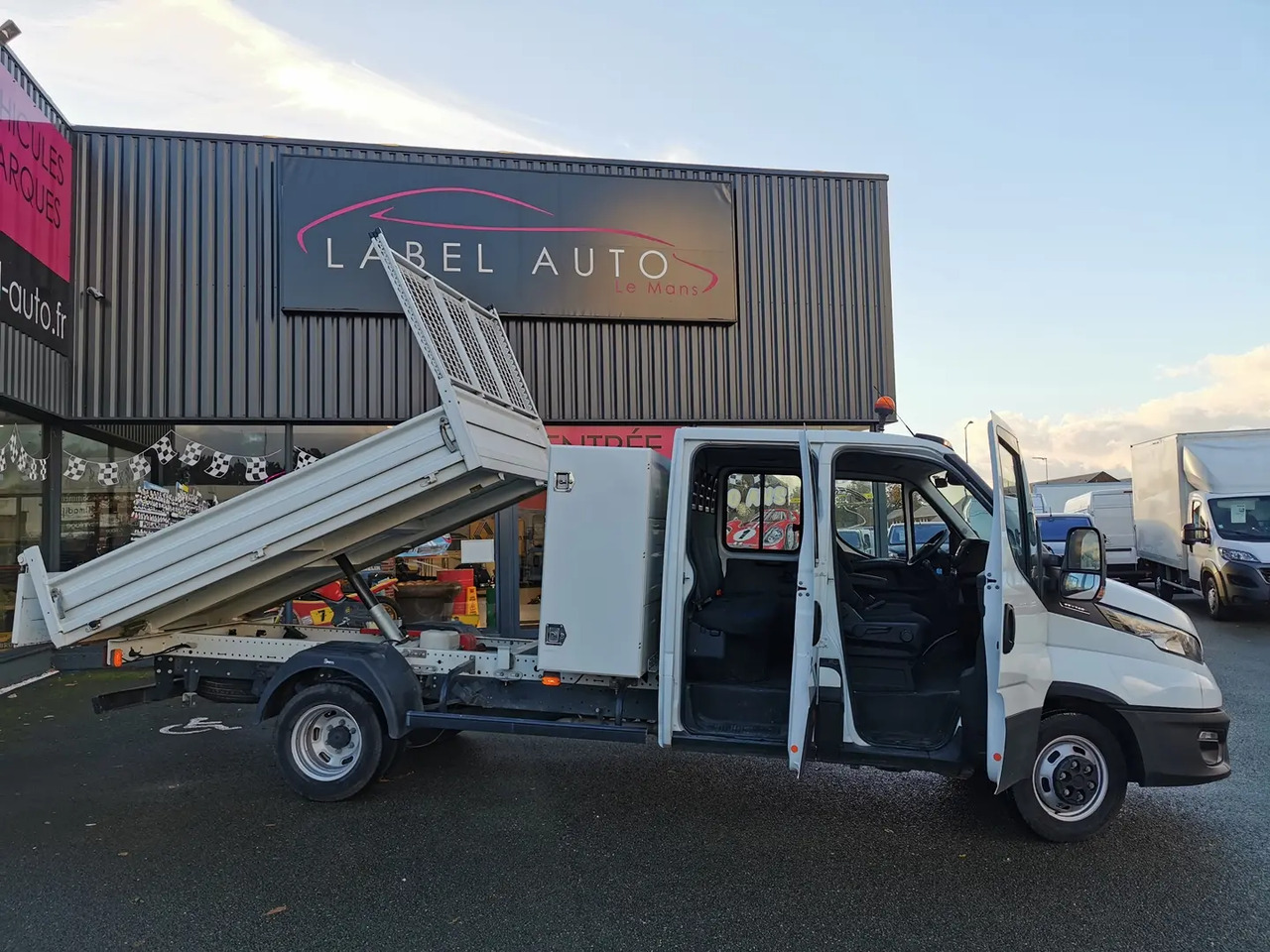 Iveco Daily 35C14H EMPATTEMENT 3750 - Véhicule utilitaire benne, Utilitaire double cabine: photos 1 Iveco Daily 35C14H EMPATTEMENT 3750 - Véhicule utilitaire benne, Utilitaire double cabine: photos 1
