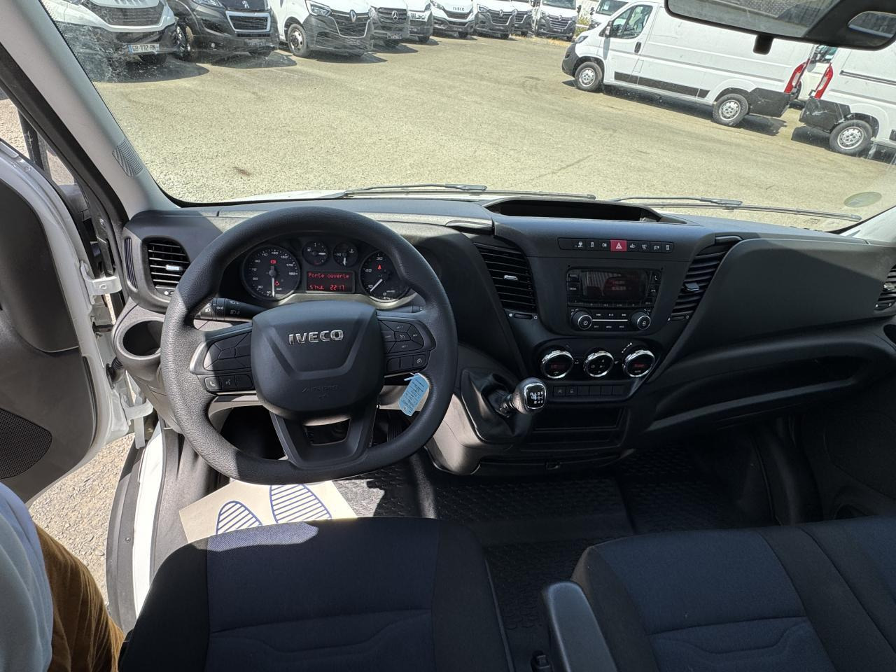 Iveco Daily IVECO PORTE VOITURE DEPANNEUSE 35 S 16 3L0 160 CH EMPATTEMENT 4100 PLATEAU FIX ALU EQUIP M - Camion porte-voitures: photos 4 Iveco Daily IVECO PORTE VOITURE DEPANNEUSE 35 S 16 3L0 160 CH EMPATTEMENT 4100 PLATEAU FIX ALU EQUIP M - Camion porte-voitures: photos 4