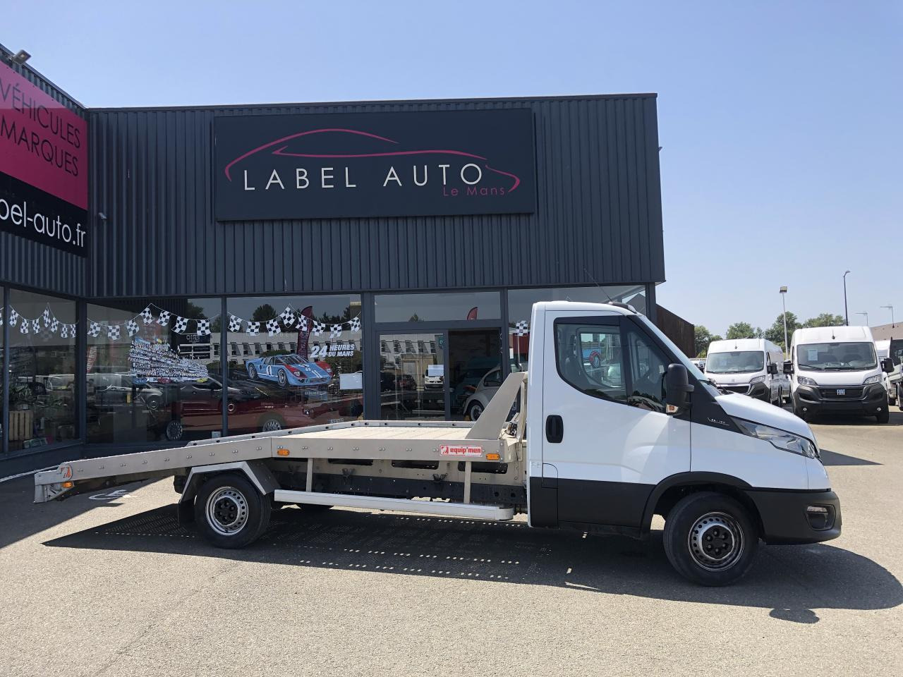 Iveco Daily IVECO PORTE VOITURE DEPANNEUSE 35 S 16 3L0 160 CH EMPATTEMENT 4100 PLATEAU FIX ALU EQUIP M - Camion porte-voitures: photos 1 Iveco Daily IVECO PORTE VOITURE DEPANNEUSE 35 S 16 3L0 160 CH EMPATTEMENT 4100 PLATEAU FIX ALU EQUIP M - Camion porte-voitures: photos 1