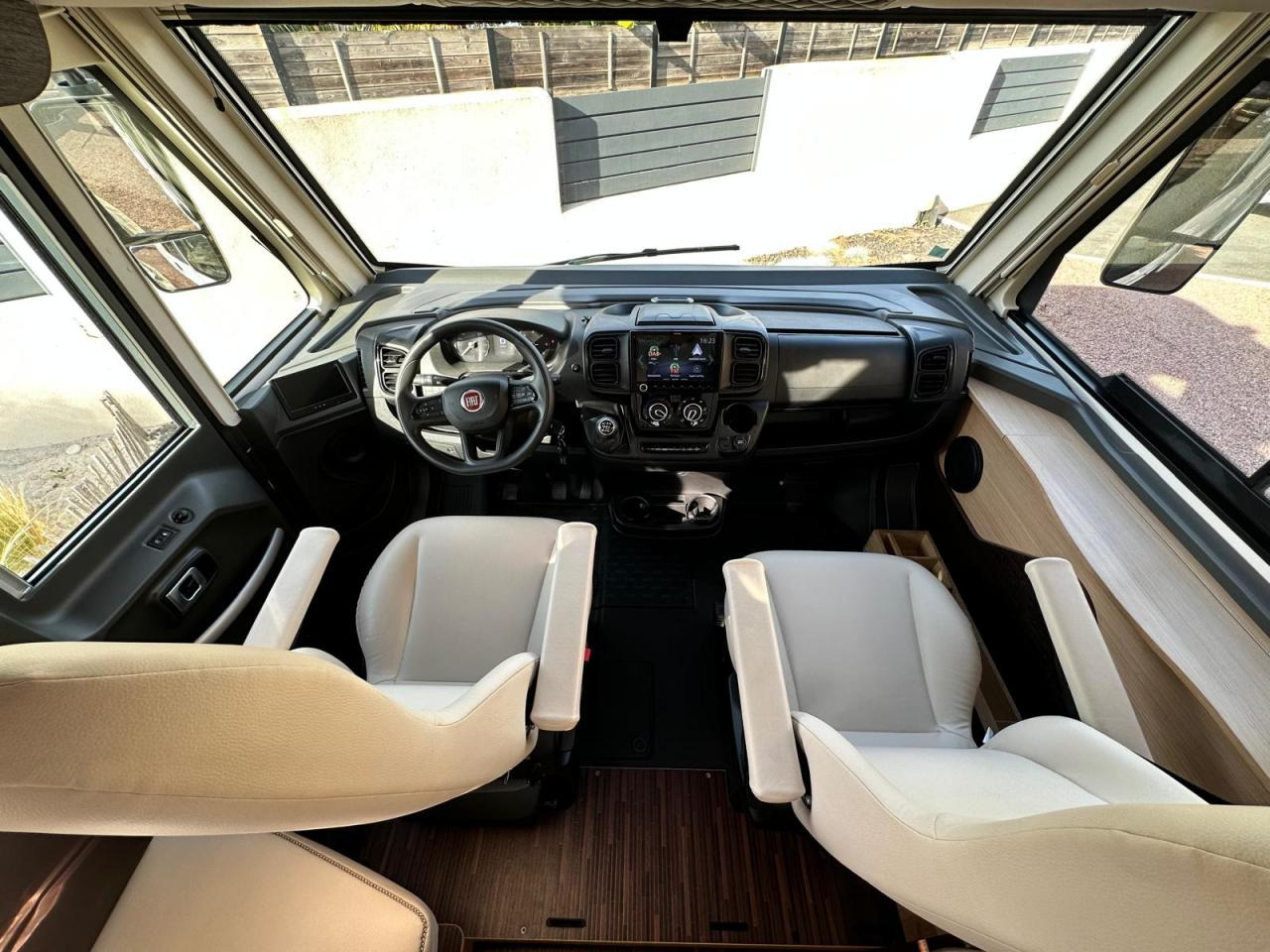 MC LOUIS NEVIS 281 - Camping-car intégral: photos 5 MC LOUIS NEVIS 281 - Camping-car intégral: photos 5