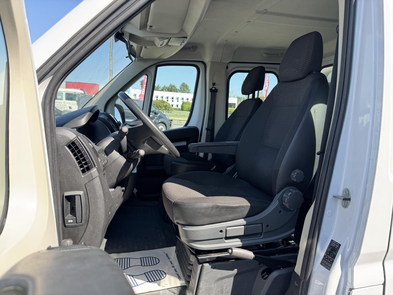 OPEL MOVANO 3T5 BENNE + COFFRE DOUBLE CABINE 6PLACES 2.2 HDI 165CH - Véhicule utilitaire benne: photos 4 OPEL MOVANO 3T5 BENNE + COFFRE DOUBLE CABINE 6PLACES 2.2 HDI 165CH - Véhicule utilitaire benne: photos 4