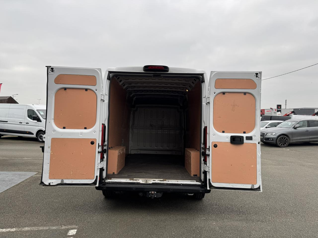 PEUGEOT BOXER 3T3 L3H2 2.2 HDI 140CH ASPHALT - Fourgon utilitaire: photos 3 PEUGEOT BOXER 3T3 L3H2 2.2 HDI 140CH ASPHALT - Fourgon utilitaire: photos 3