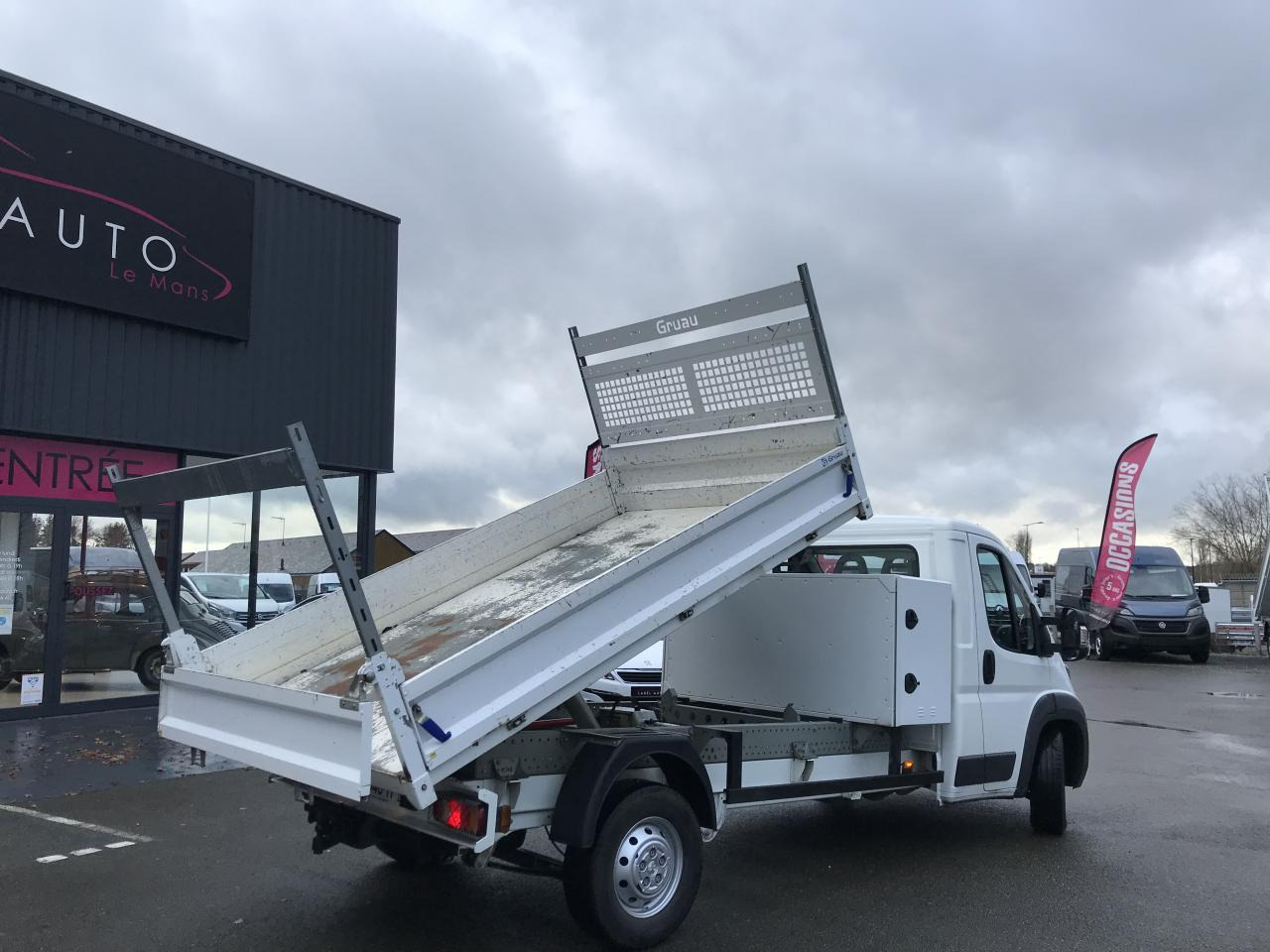 PEUGEOT BOXER 3T5 BENNE + COFFRE 2.2 HDI 165CH - Véhicule utilitaire benne: photos 5 PEUGEOT BOXER 3T5 BENNE + COFFRE 2.2 HDI 165CH - Véhicule utilitaire benne: photos 5