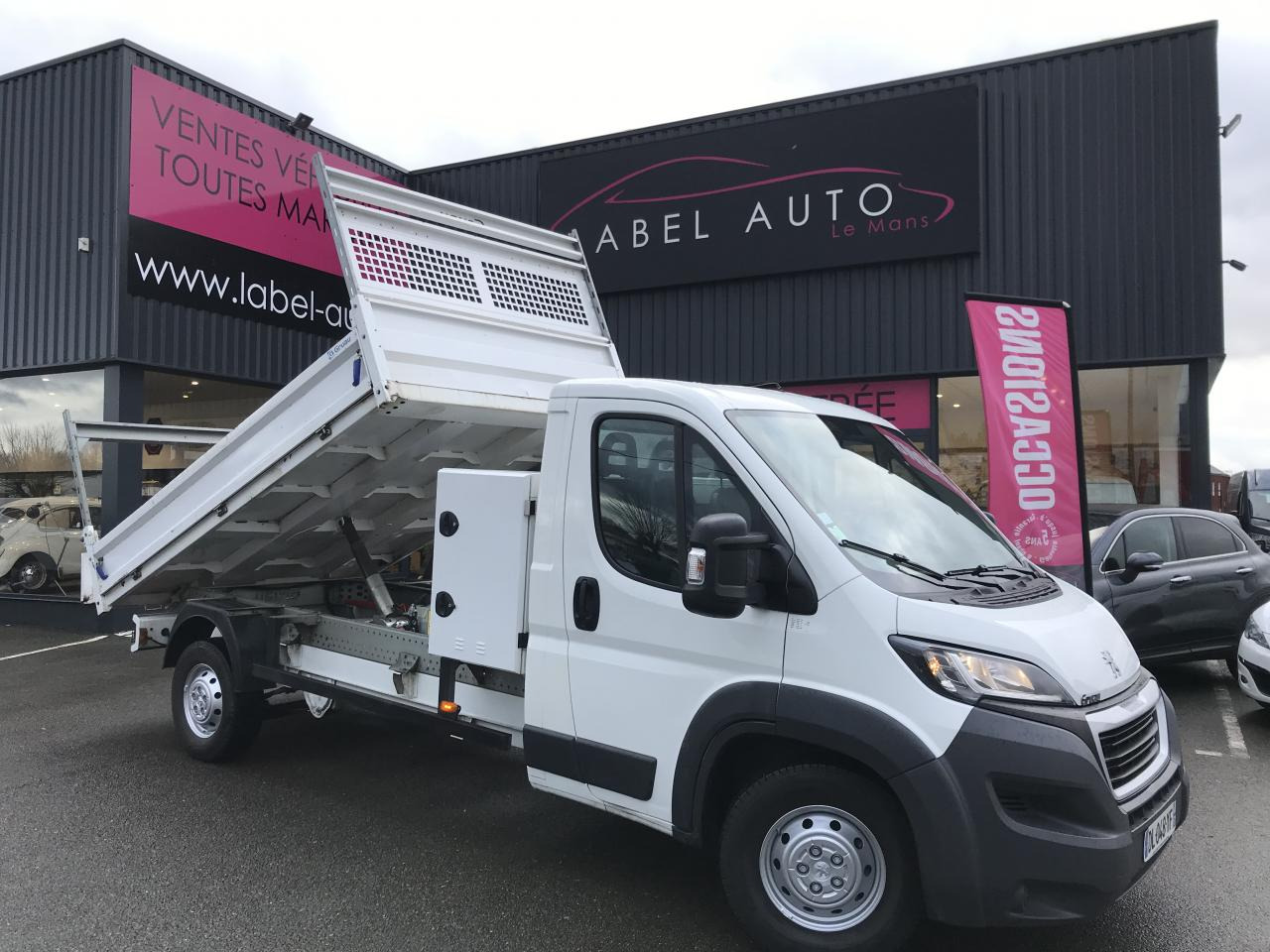 PEUGEOT BOXER 3T5 BENNE + COFFRE 2.2 HDI 165CH - Véhicule utilitaire benne: photos 1 PEUGEOT BOXER 3T5 BENNE + COFFRE 2.2 HDI 165CH - Véhicule utilitaire benne: photos 1