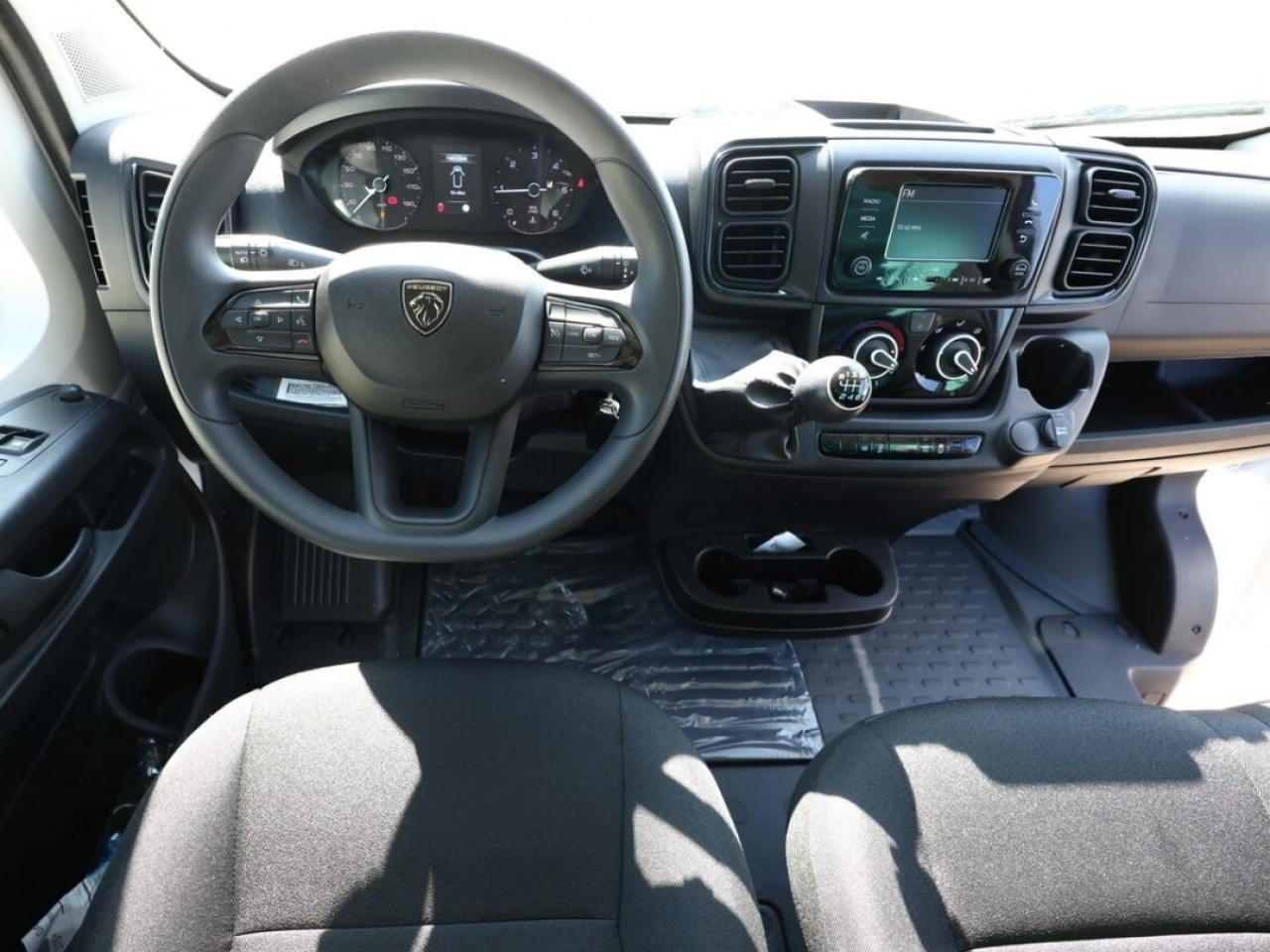 PEUGEOT Boxer 3.5t L4H2 2.2 HDi S&S Maxi - 180  III FOURGON TOLE Fourgon Tolé 435 L4H2 PHASE 3 - Fourgon utilitaire: photos 3 PEUGEOT Boxer 3.5t L4H2 2.2 HDi S&S Maxi - 180  III FOURGON TOLE Fourgon Tolé 435 L4H2 PHASE 3 - Fourgon utilitaire: photos 3