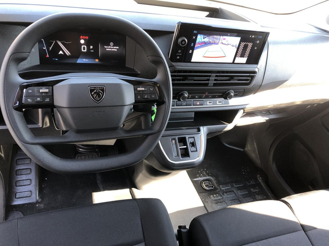 PEUGEOT Expert M 2.0 BlueHDi - 145 S&S - BV EAT8 III FOURGON Fourgon PHASE 2 - Fourgon utilitaire: photos 4 PEUGEOT Expert M 2.0 BlueHDi - 145 S&S - BV EAT8 III FOURGON Fourgon PHASE 2 - Fourgon utilitaire: photos 4