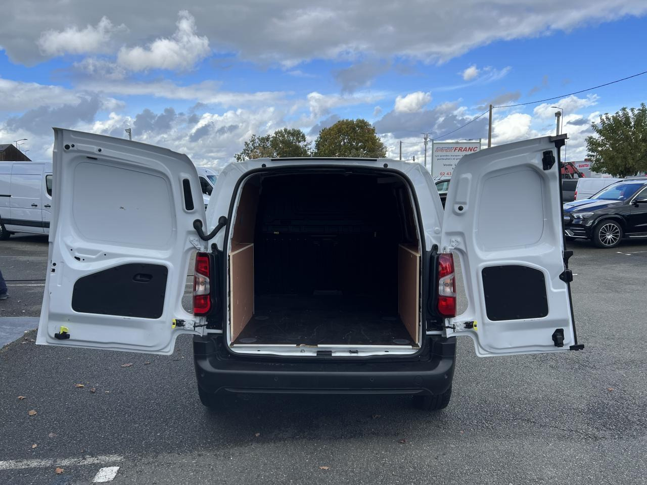 PEUGEOT PARTNER M 650KG 1.5 HDI 100CH ASPHALT 3 PLACES - Fourgon utilitaire: photos 3 PEUGEOT PARTNER M 650KG 1.5 HDI 100CH ASPHALT 3 PLACES - Fourgon utilitaire: photos 3