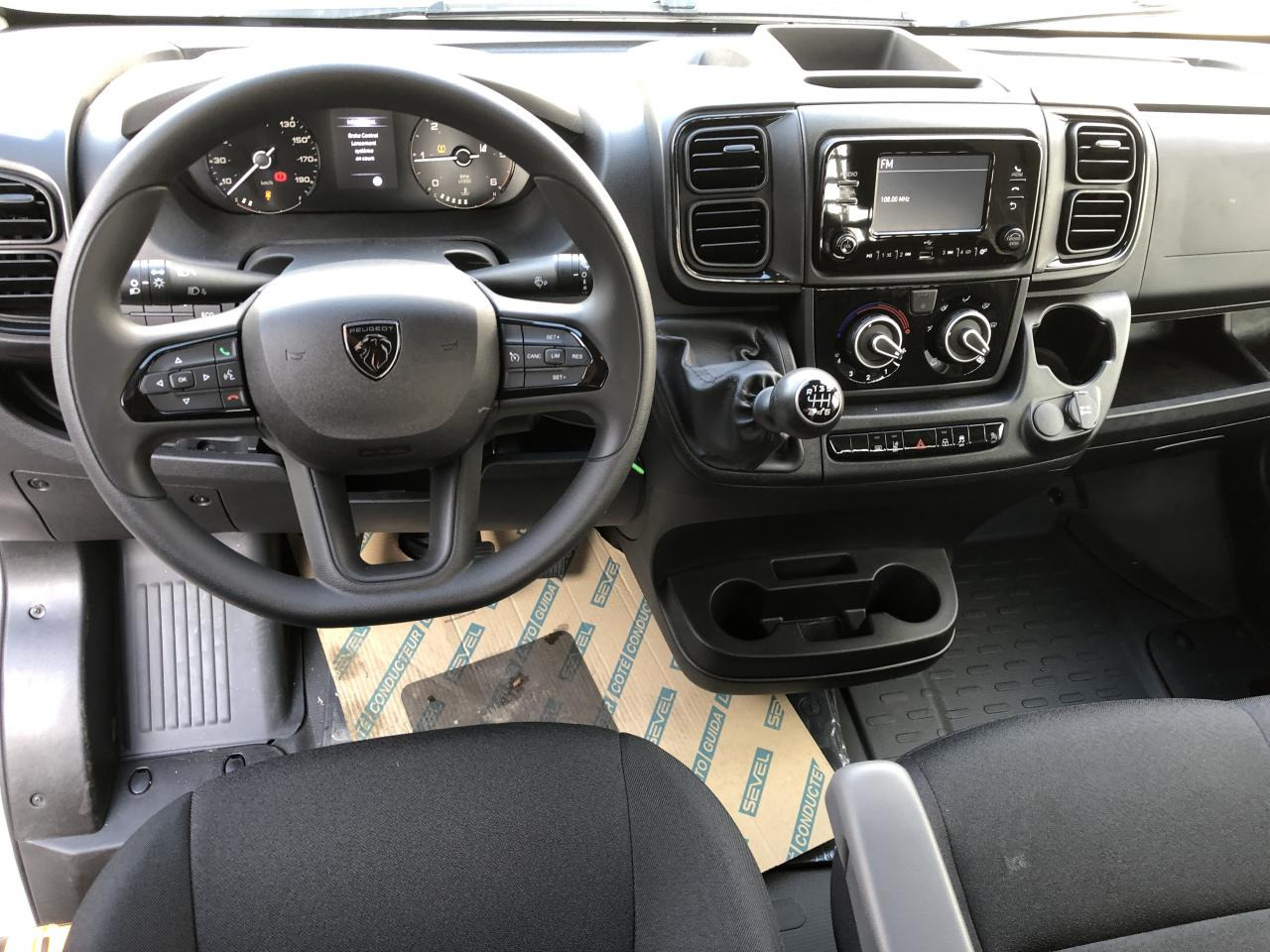 PEUGEOT boxer 3t5 plateau 4m20 2.2 hdi 140ch - Fourgon plateau: photos 5 PEUGEOT boxer 3t5 plateau 4m20 2.2 hdi 140ch - Fourgon plateau: photos 5