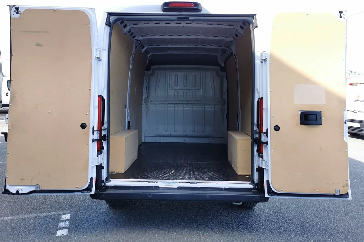 Peugeot Boxer 333 L2H2 2.2 BLUEHDI S&S 140CH ASPHALT - Fourgon utilitaire: photos 3 Peugeot Boxer 333 L2H2 2.2 BLUEHDI S&S 140CH ASPHALT - Fourgon utilitaire: photos 3