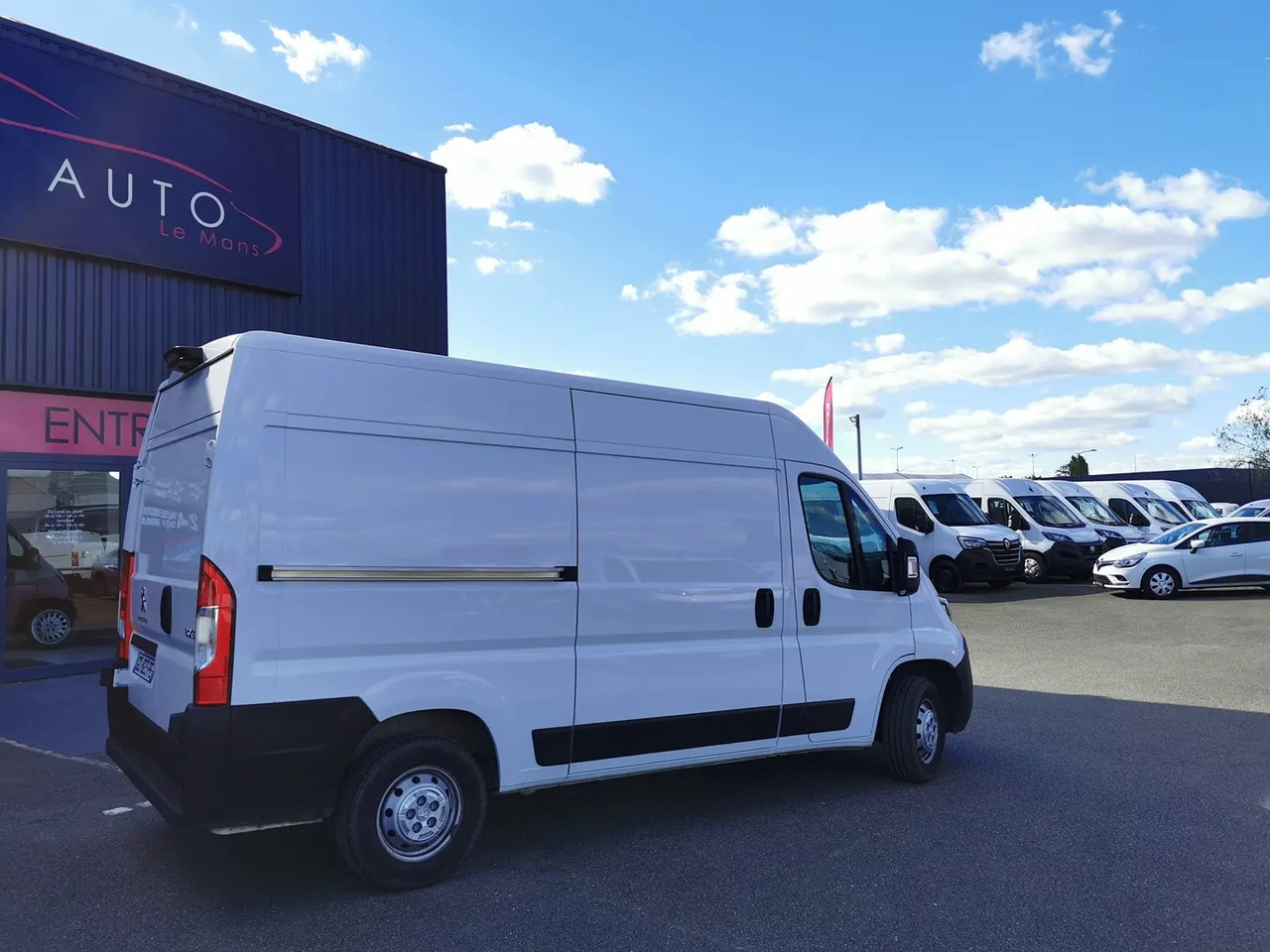 Peugeot Boxer 333 L2H2 2.2 BLUEHDI S&S 140CH ASPHALT - Fourgon utilitaire: photos 5 Peugeot Boxer 333 L2H2 2.2 BLUEHDI S&S 140CH ASPHALT - Fourgon utilitaire: photos 5