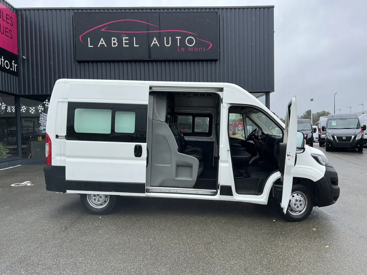 Peugeot Boxer L2H2 3.5 120CH BLUEHDI S&S CABINE APPROFONDIE PACK ASPHALT CONNECT - Utilitaire double cabine: photos 1 Peugeot Boxer L2H2 3.5 120CH BLUEHDI S&S CABINE APPROFONDIE PACK ASPHALT CONNECT - Utilitaire double cabine: photos 1