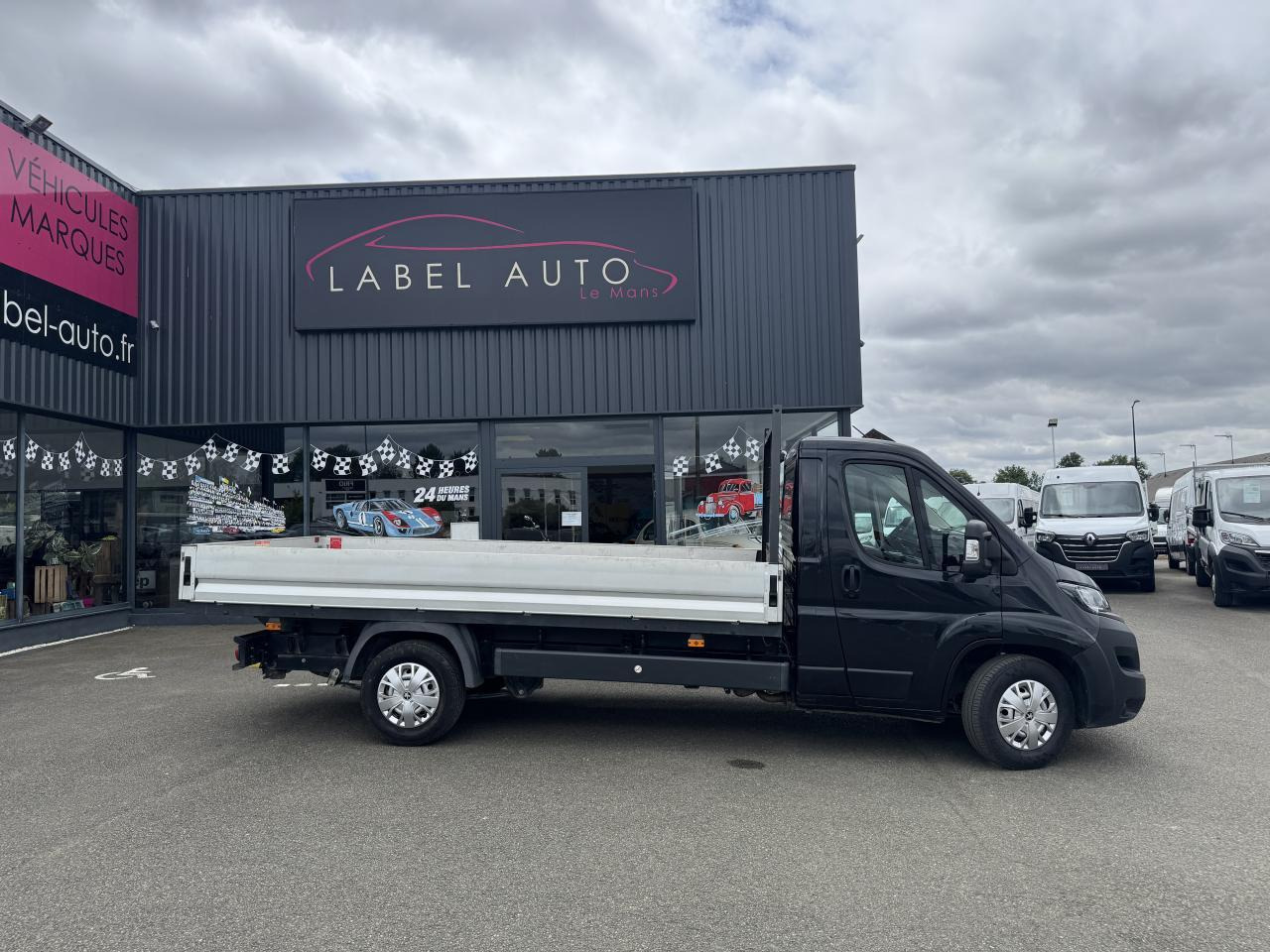 Peugeot Boxer PEUGEOT 3T5 PLATEAU 4M20 2.2 HDI 140 CH PREMIUM - Fourgon plateau: photos 1 Peugeot Boxer PEUGEOT 3T5 PLATEAU 4M20 2.2 HDI 140 CH PREMIUM - Fourgon plateau: photos 1