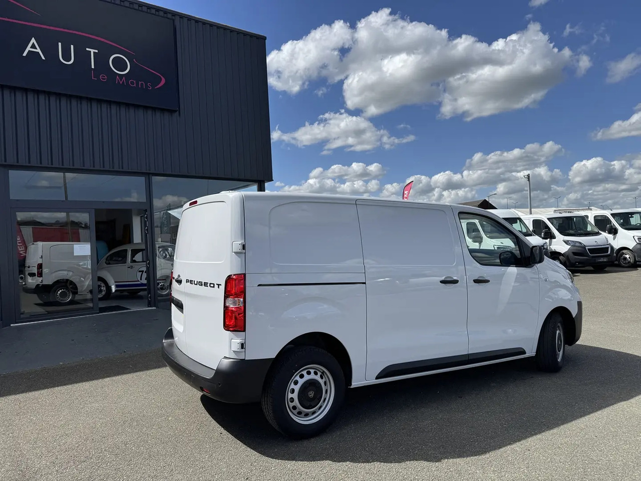 Peugeot Expert M 2.0 BLUEHDI 145CH PACK PREMIUM CONNECT - Fourgon utilitaire: photos 5 Peugeot Expert M 2.0 BLUEHDI 145CH PACK PREMIUM CONNECT - Fourgon utilitaire: photos 5