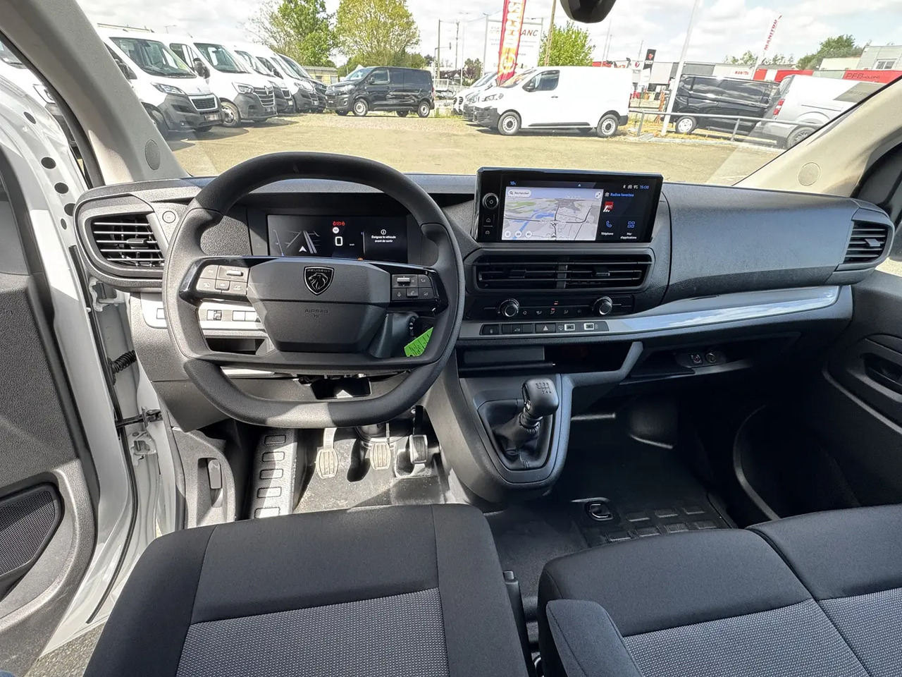 Peugeot Expert M 2.0 BLUEHDI 145CH PACK PREMIUM CONNECT - Fourgon utilitaire: photos 4 Peugeot Expert M 2.0 BLUEHDI 145CH PACK PREMIUM CONNECT - Fourgon utilitaire: photos 4