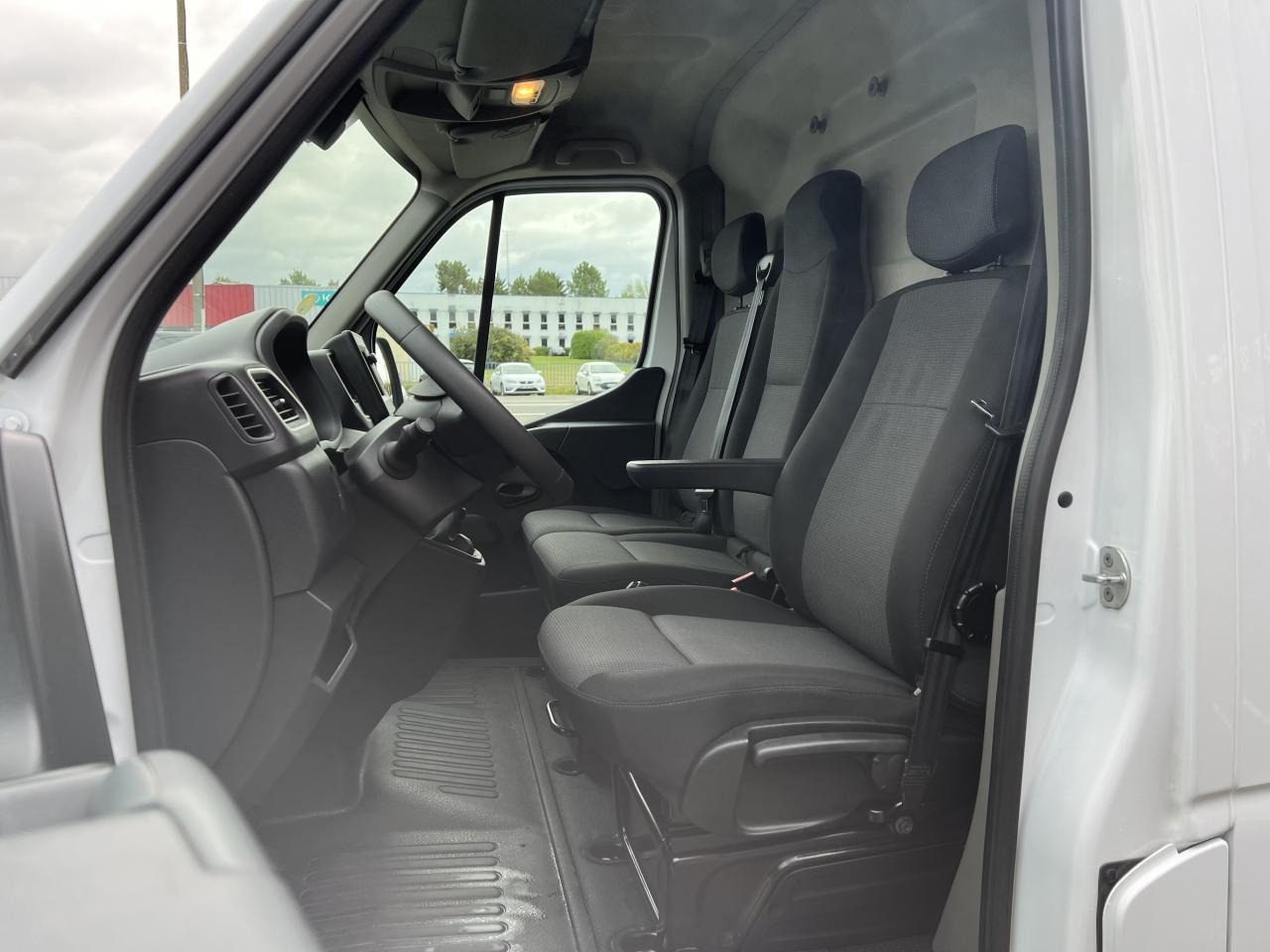 RENAULT MASTER 3T3 L2H2 2.3 DCI 135CH GRAND CONFORT - Fourgon utilitaire: photos 5 RENAULT MASTER 3T3 L2H2 2.3 DCI 135CH GRAND CONFORT - Fourgon utilitaire: photos 5