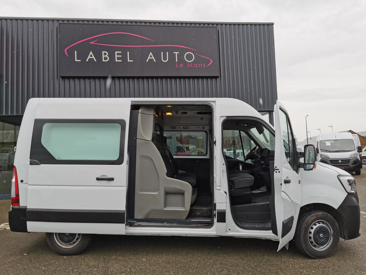 RENAULT Master Grand Confort F3500 L2H2 2.3 Blue dCi - 150 Euro 6e  III CABINE APPROFONDIE Cabine approfondi - Fourgon utilitaire: photos 3 RENAULT Master Grand Confort F3500 L2H2 2.3 Blue dCi - 150 Euro 6e  III CABINE APPROFONDIE Cabine approfondi - Fourgon utilitaire: photos 3