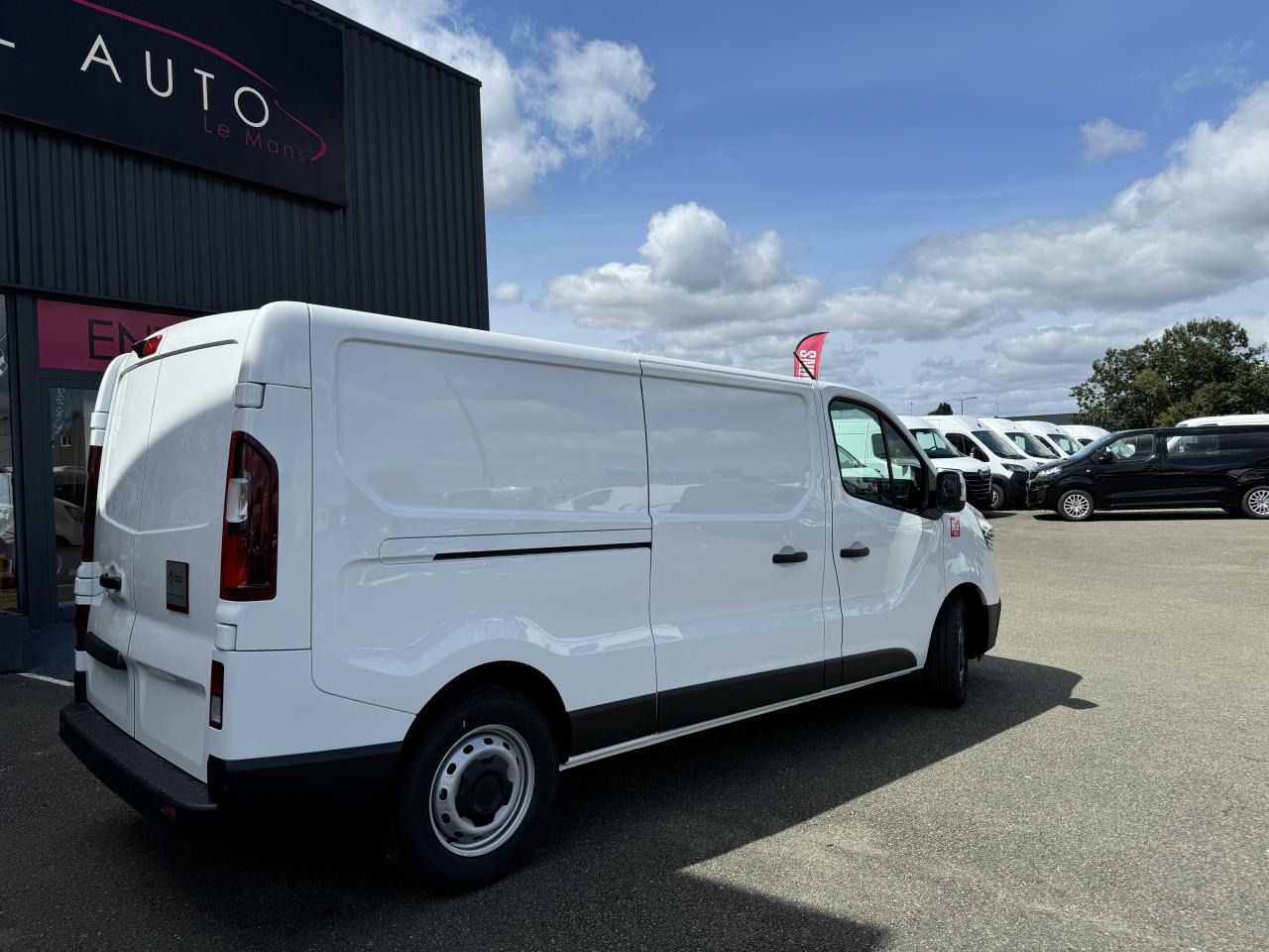 RENAULT Trafic L2H1 3000 Kg 2.0 Blue dCi - 170CH ADVANCE - Fourgon utilitaire: photos 5 RENAULT Trafic L2H1 3000 Kg 2.0 Blue dCi - 170CH ADVANCE - Fourgon utilitaire: photos 5