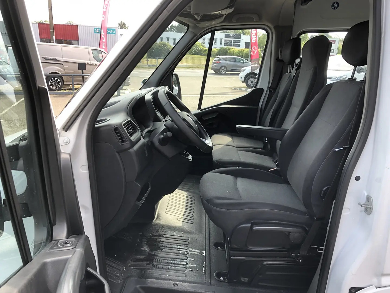 Renault Master F3300 L2H2 2.3 DCI 135CH CABINE APPROFONDIE CONFORT EURO6 - Utilitaire double cabine: photos 5 Renault Master F3300 L2H2 2.3 DCI 135CH CABINE APPROFONDIE CONFORT EURO6 - Utilitaire double cabine: photos 5