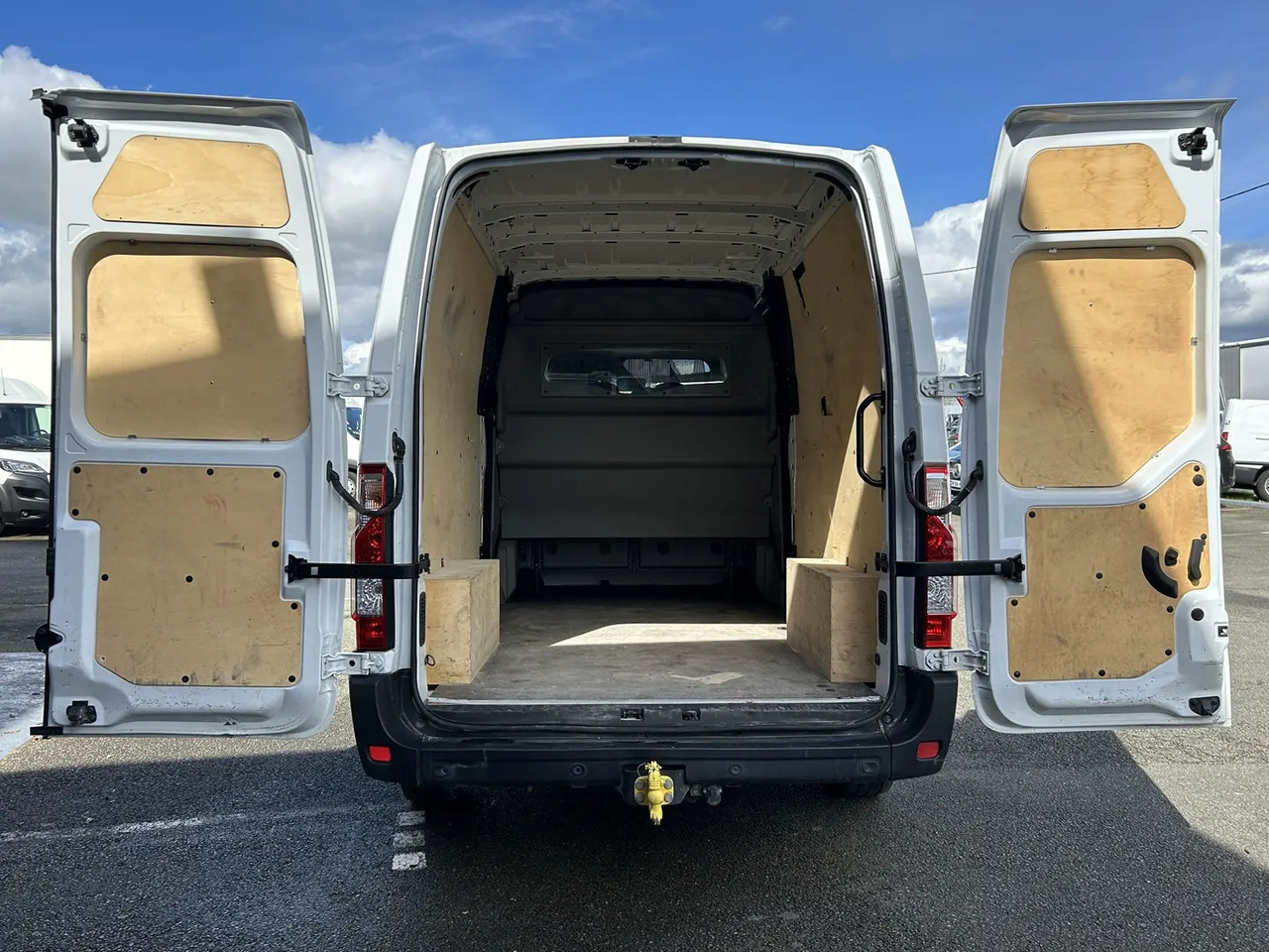 Renault Master F3500 L3H2 2.3 BLUE DCI 135CH CABINE APPROFONDIE GRAND CONFORT - Utilitaire double cabine: photos 4 Renault Master F3500 L3H2 2.3 BLUE DCI 135CH CABINE APPROFONDIE GRAND CONFORT - Utilitaire double cabine: photos 4