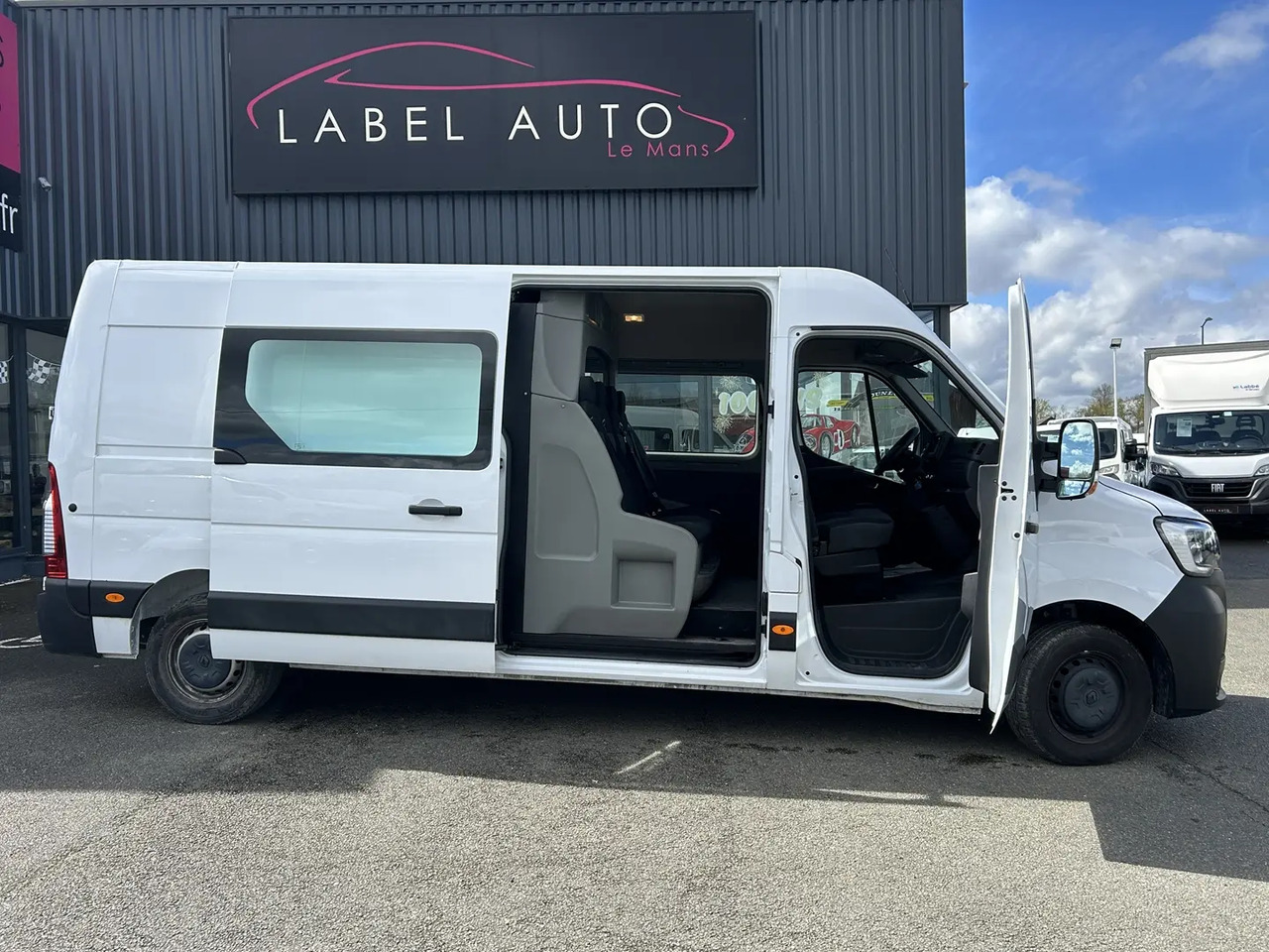 Renault Master F3500 L3H2 2.3 BLUE DCI 135CH CABINE APPROFONDIE GRAND CONFORT - Utilitaire double cabine: photos 1 Renault Master F3500 L3H2 2.3 BLUE DCI 135CH CABINE APPROFONDIE GRAND CONFORT - Utilitaire double cabine: photos 1