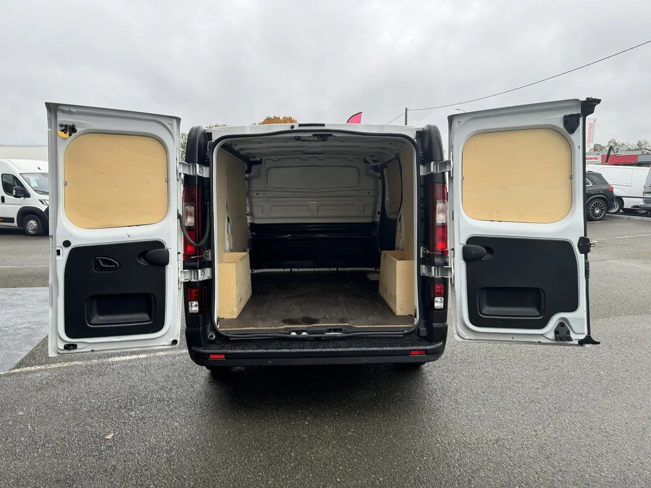 Renault Trafic L1H1 2T8 2.0 BLUE DCI 130CH GRAND CONFORT - Fourgon utilitaire: photos 3 Renault Trafic L1H1 2T8 2.0 BLUE DCI 130CH GRAND CONFORT - Fourgon utilitaire: photos 3