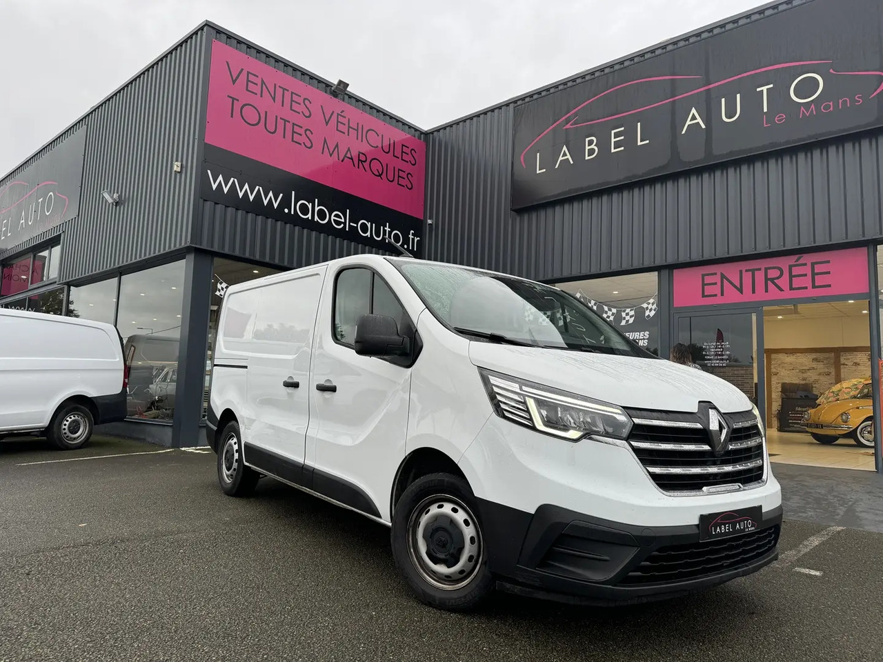 Renault Trafic L1H1 2T8 2.0 BLUE DCI 130CH GRAND CONFORT - Fourgon utilitaire: photos 1 Renault Trafic L1H1 2T8 2.0 BLUE DCI 130CH GRAND CONFORT - Fourgon utilitaire: photos 1