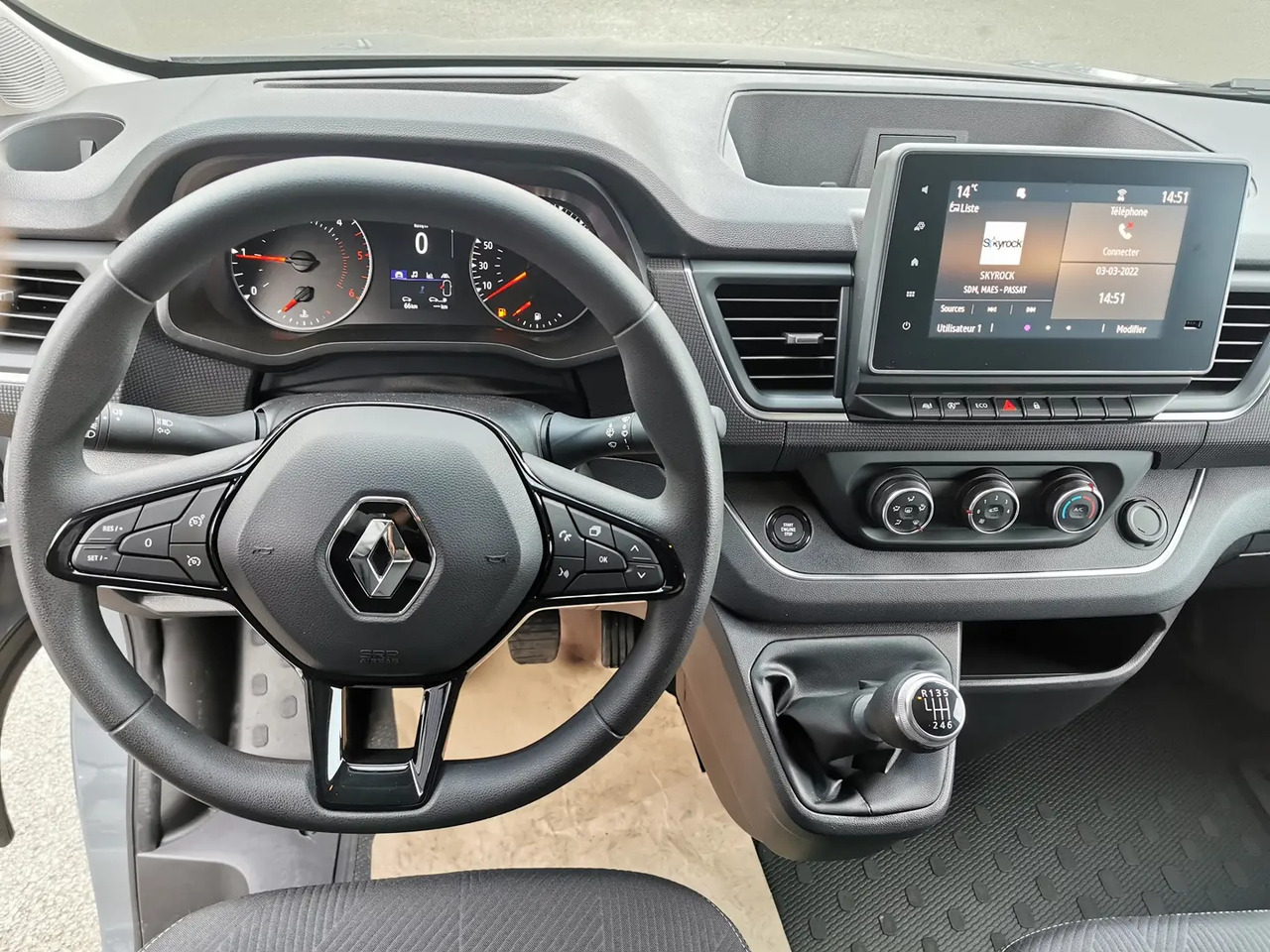 Renault Trafic L1H1 2T8 2.0 BLUE DCI 130CH GRAND CONFORT - Fourgon utilitaire: photos 5 Renault Trafic L1H1 2T8 2.0 BLUE DCI 130CH GRAND CONFORT - Fourgon utilitaire: photos 5
