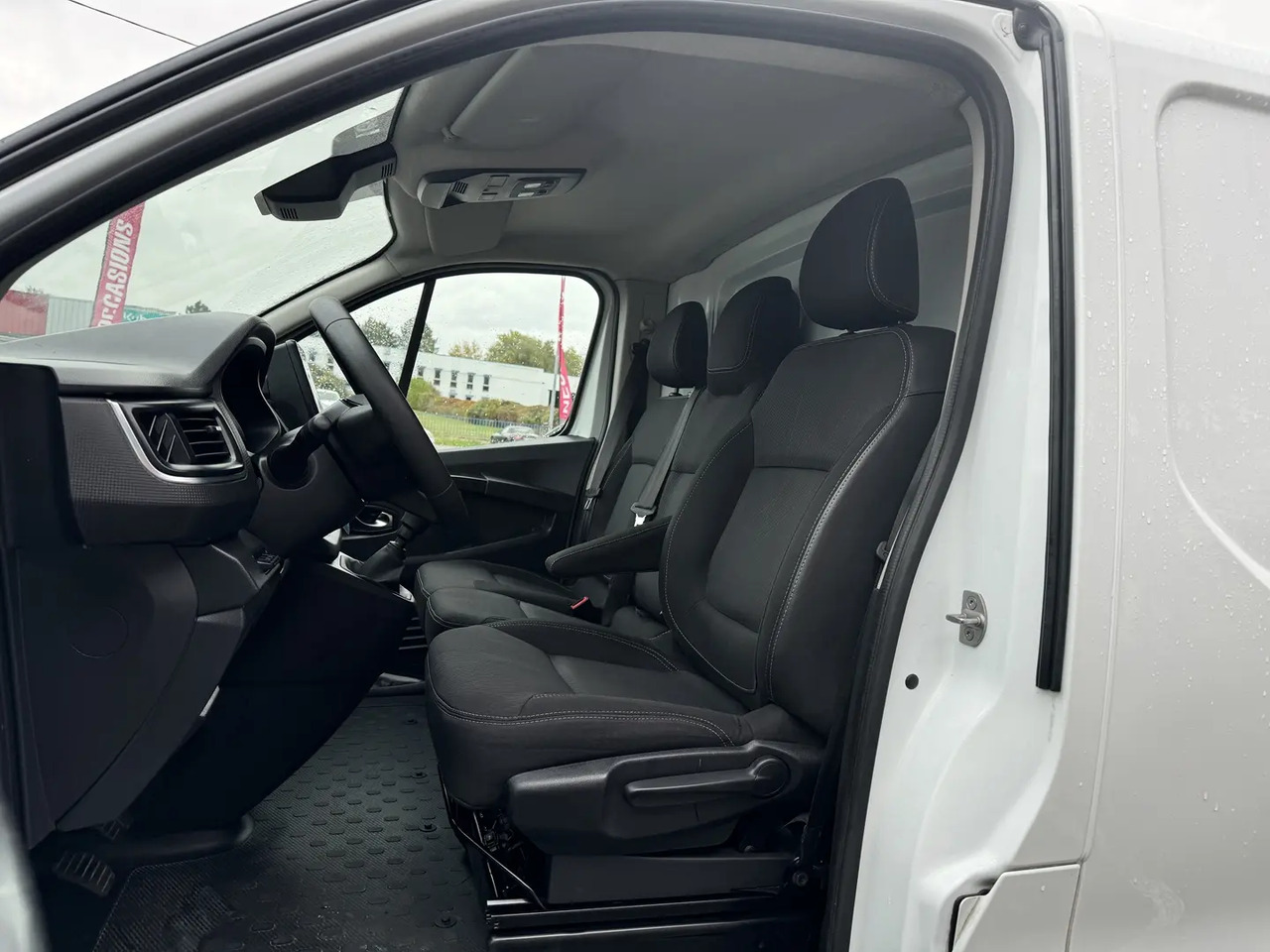 Renault Trafic L1H1 2T8 2.0 BLUE DCI 130CH GRAND CONFORT - Fourgon utilitaire: photos 5 Renault Trafic L1H1 2T8 2.0 BLUE DCI 130CH GRAND CONFORT - Fourgon utilitaire: photos 5