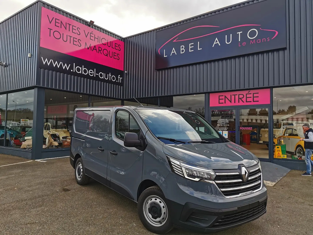 Renault Trafic L1H1 2T8 2.0 BLUE DCI 130CH GRAND CONFORT - Fourgon utilitaire: photos 1 Renault Trafic L1H1 2T8 2.0 BLUE DCI 130CH GRAND CONFORT - Fourgon utilitaire: photos 1