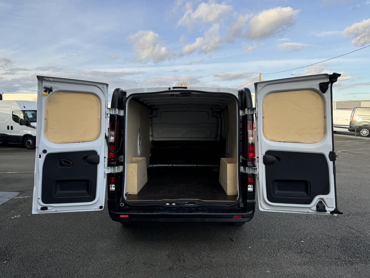 Renault Trafic L2H1 3000 Kg 2.0 Blue dCi - 130 III FOURGON Fourgon Grand Confort L2H1 PHASE 3 - Fourgon utilitaire: photos 3 Renault Trafic L2H1 3000 Kg 2.0 Blue dCi - 130 III FOURGON Fourgon Grand Confort L2H1 PHASE 3 - Fourgon utilitaire: photos 3