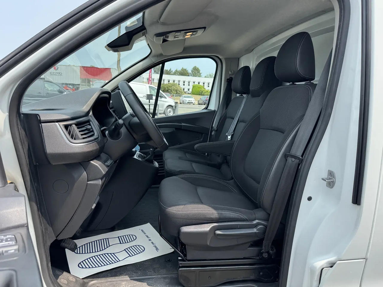 Renault Trafic L2H1 3T 2.0 BLUE DCI 130CH GRAND CONFORT - Fourgon utilitaire: photos 4 Renault Trafic L2H1 3T 2.0 BLUE DCI 130CH GRAND CONFORT - Fourgon utilitaire: photos 4
