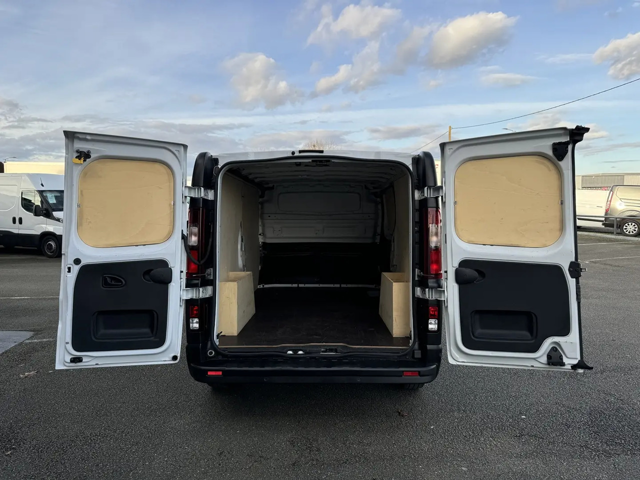 Renault Trafic L2H1 3T 2.0 BLUE DCI 130CH GRAND CONFORT - Fourgon utilitaire: photos 3 Renault Trafic L2H1 3T 2.0 BLUE DCI 130CH GRAND CONFORT - Fourgon utilitaire: photos 3