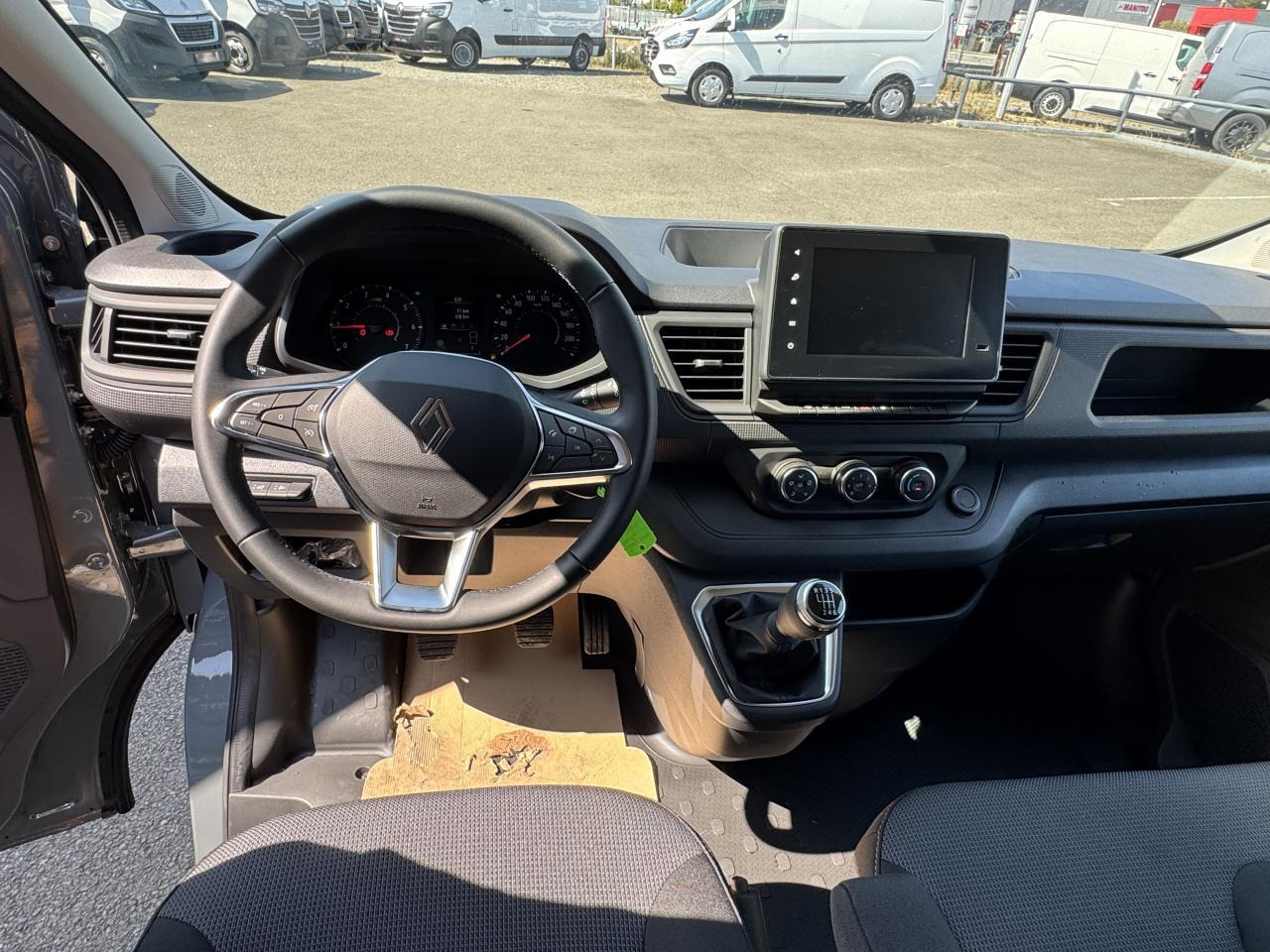 Renault Trafic L2H1 3T 2.0 BLUE DCI 170CH ADVANCE CARPLAY CAM - Fourgon utilitaire: photos 3 Renault Trafic L2H1 3T 2.0 BLUE DCI 170CH ADVANCE CARPLAY CAM - Fourgon utilitaire: photos 3