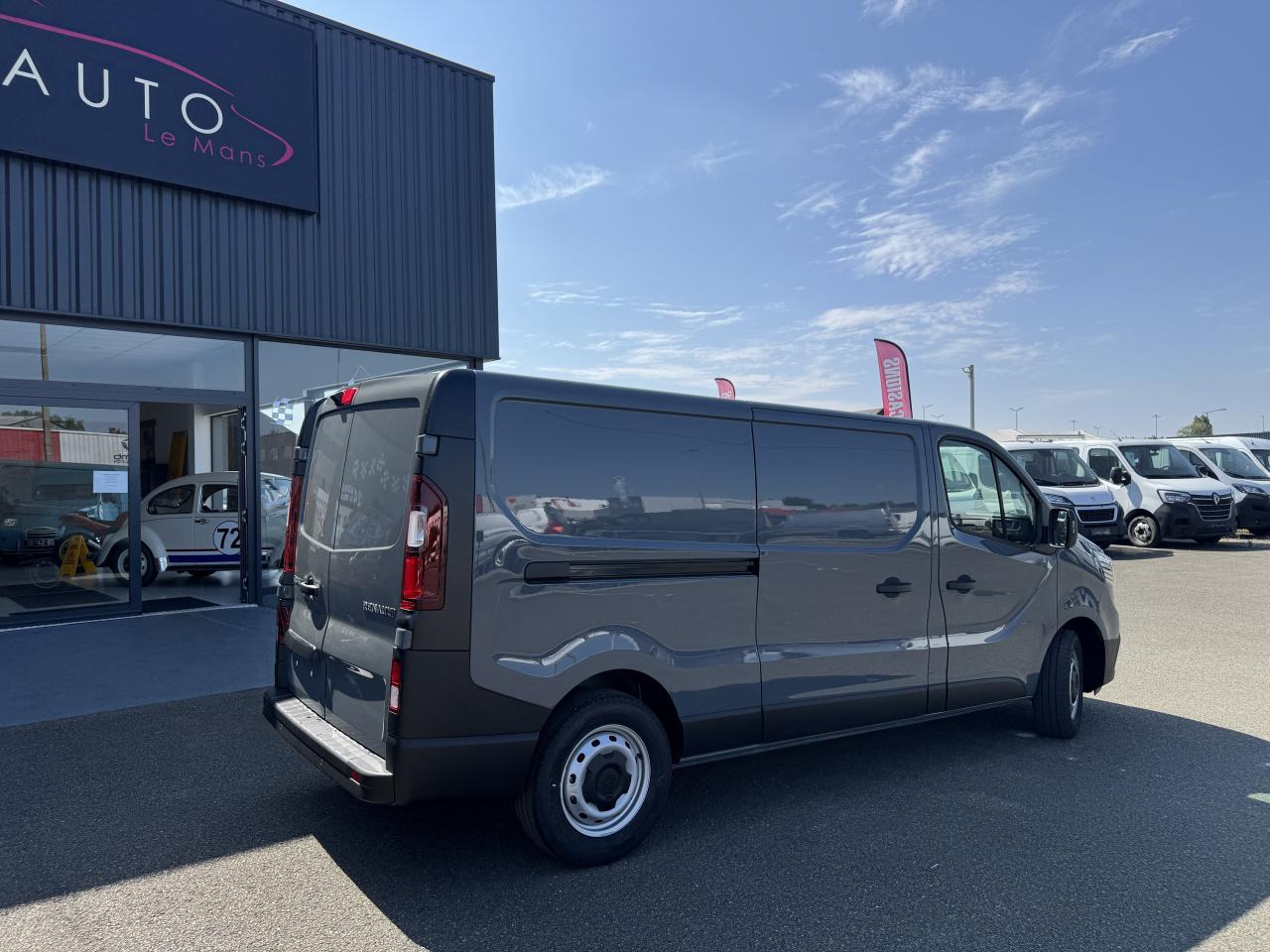 Renault Trafic L2H1 3T 2.0 BLUE DCI 170CH ADVANCE CARPLAY CAM - Fourgon utilitaire: photos 5 Renault Trafic L2H1 3T 2.0 BLUE DCI 170CH ADVANCE CARPLAY CAM - Fourgon utilitaire: photos 5