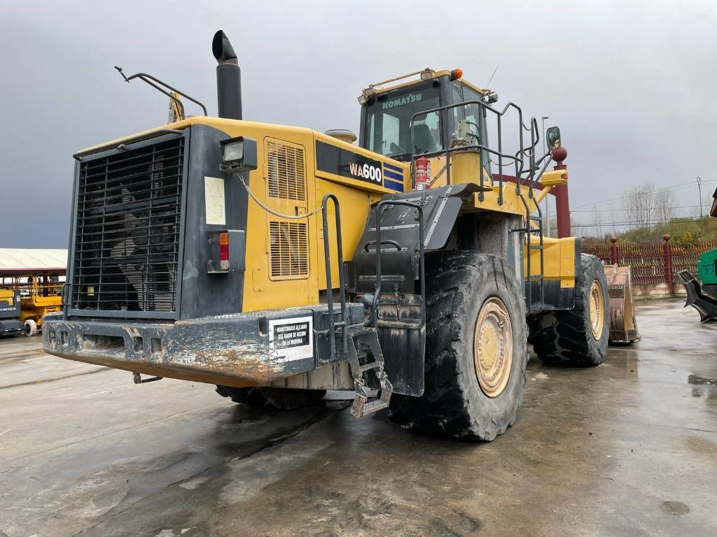 Komatsu WA 600-6  - Chargeuse sur pneus: photos 2 Komatsu WA 600-6  - Chargeuse sur pneus: photos 2
